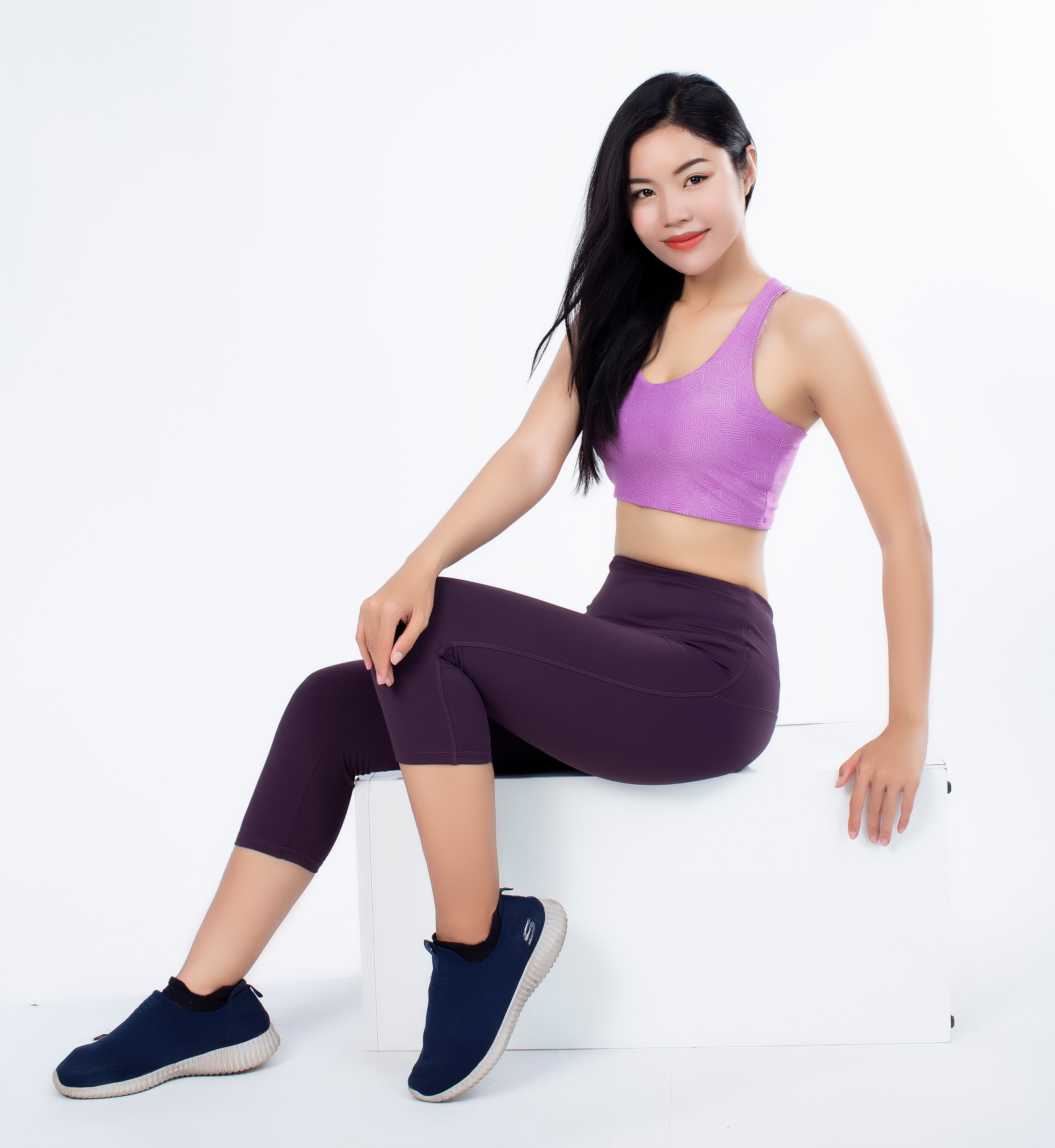 Quần lửng legging thể thao nữ trơn chỉ nổi nâng mông màu Tím ruốc - QL504