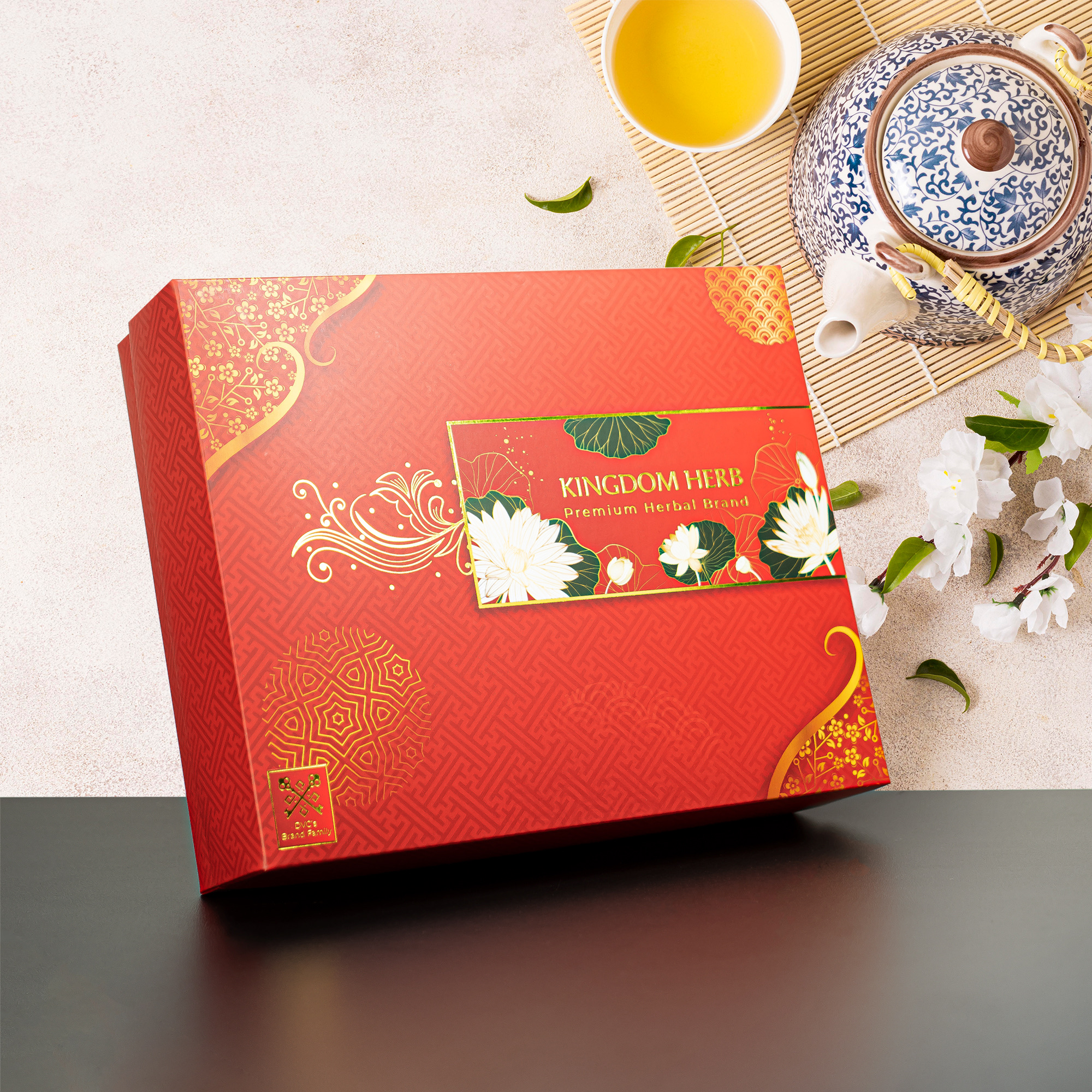 Set quà tặng, hộp quà tặng sâm mật ong saffron và táo đỏ / kỷ tử chính hãng Kingdom Herb (tặng kèm 1 que lấy mật + 1 bình thuỷ tinh + 1 thiệp chúc + 1 túi giấy)