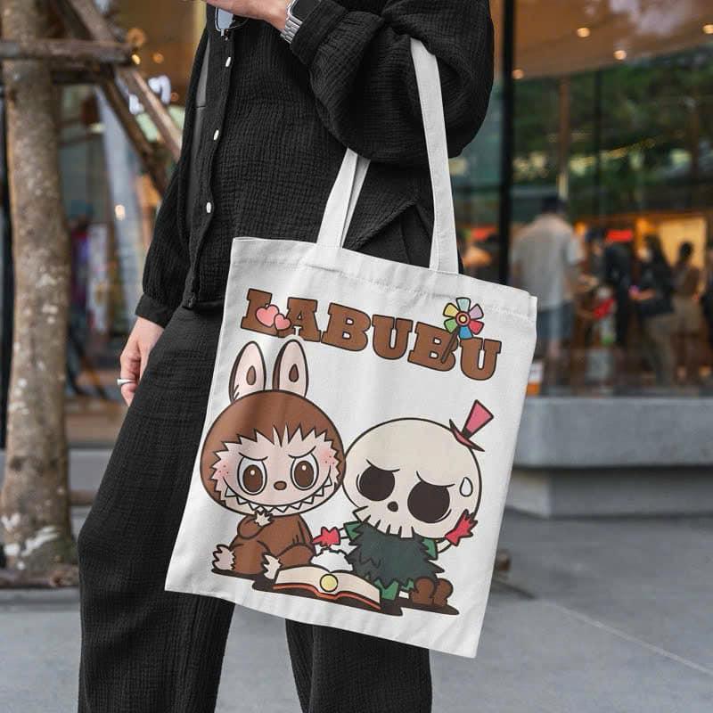 Túi xách nữ túi tote chất liệu vải họa tiết hoạt hình labubu kích thước 38 * 32cm đi chơi tiện lợi