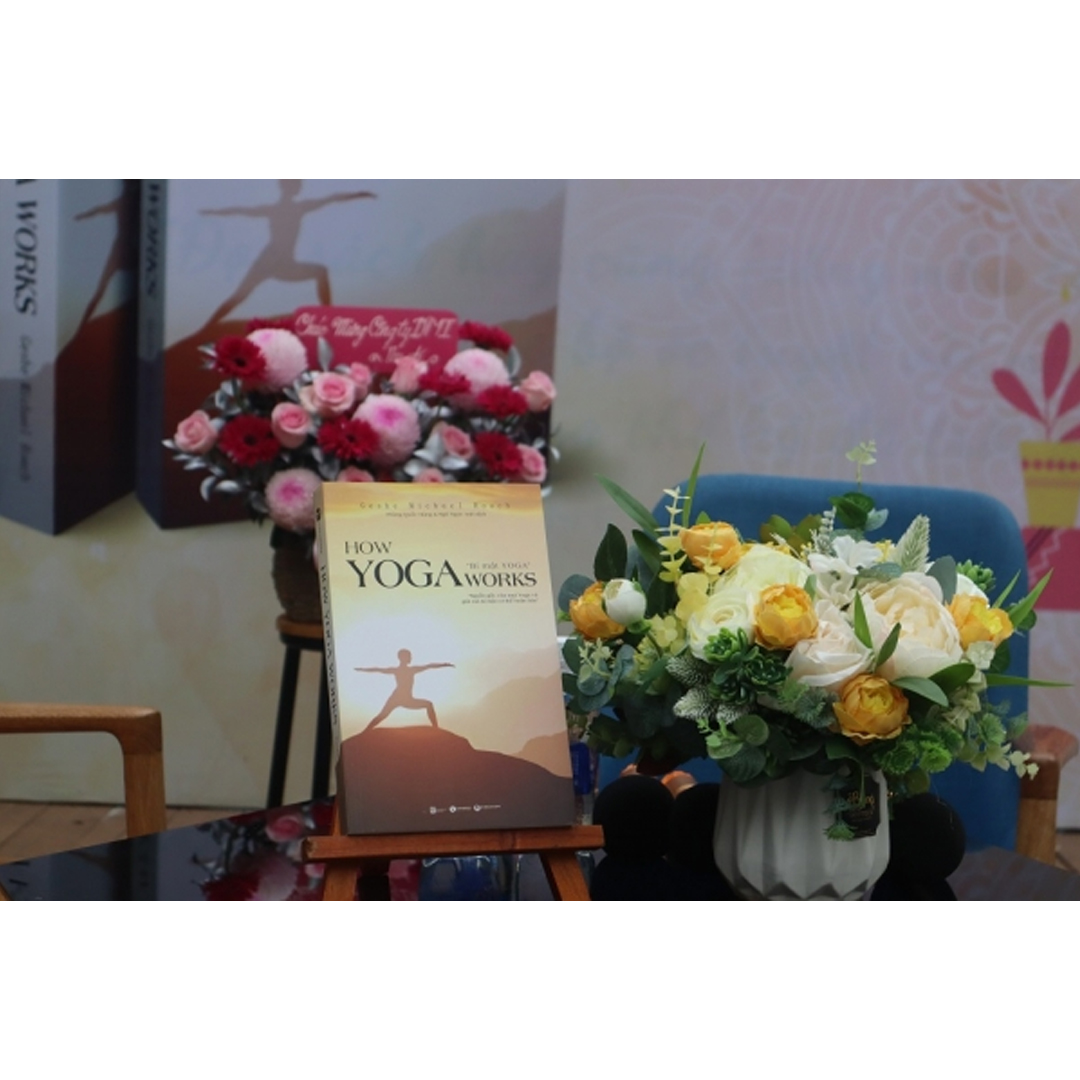 Combo 2 Cuốn Sách Về Yoga: How Yoga Works: Bí Mật Yoga + Khoa Học Về Yoga (Bìa Cứng) (Tặng Kèm Bookmark Bamboo Books)