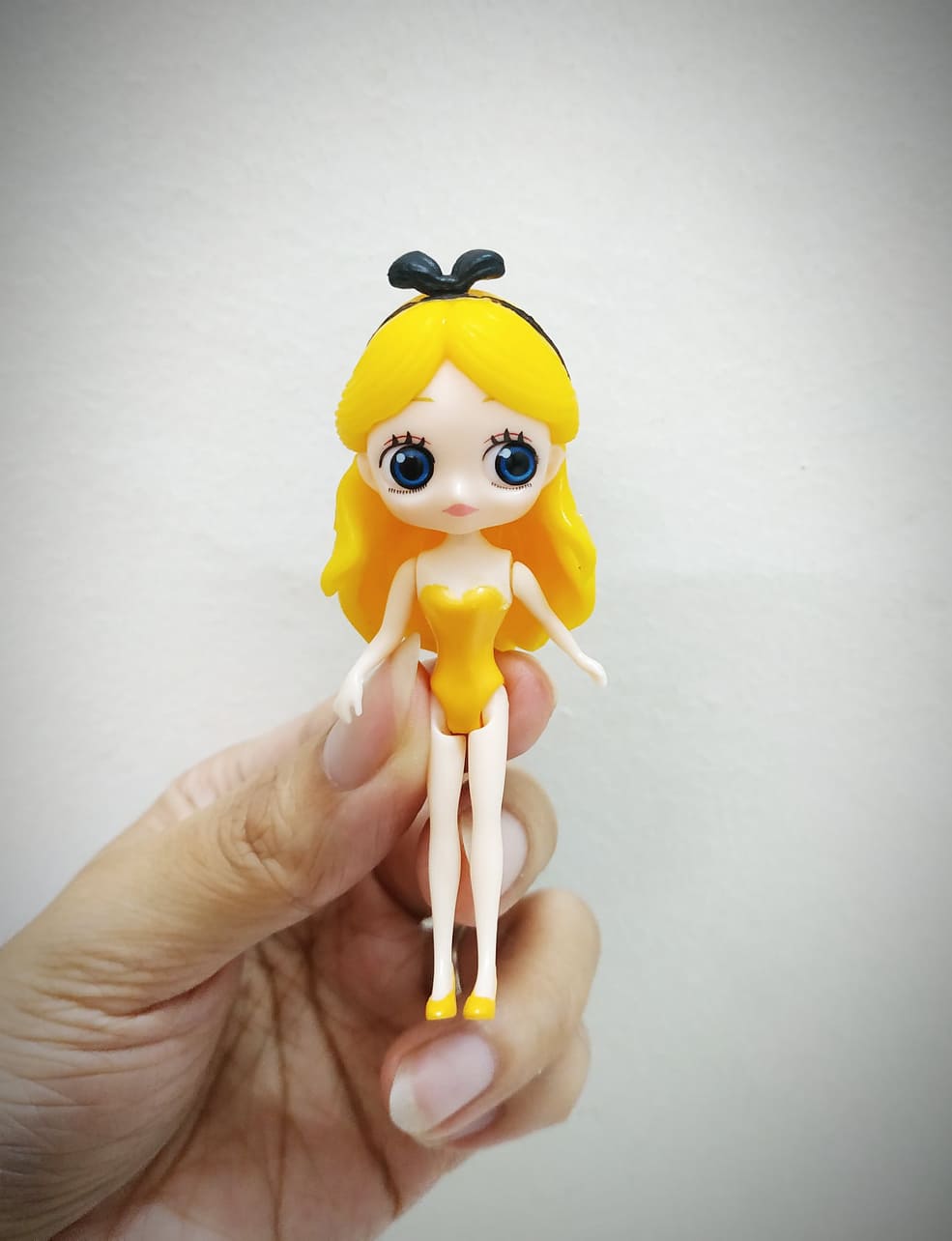 Đồ chơi búp bê thay váy: Set 1 búp bê công chúa Disney cổ tích kèm 3 váy dạ hội thời trang thay đổi