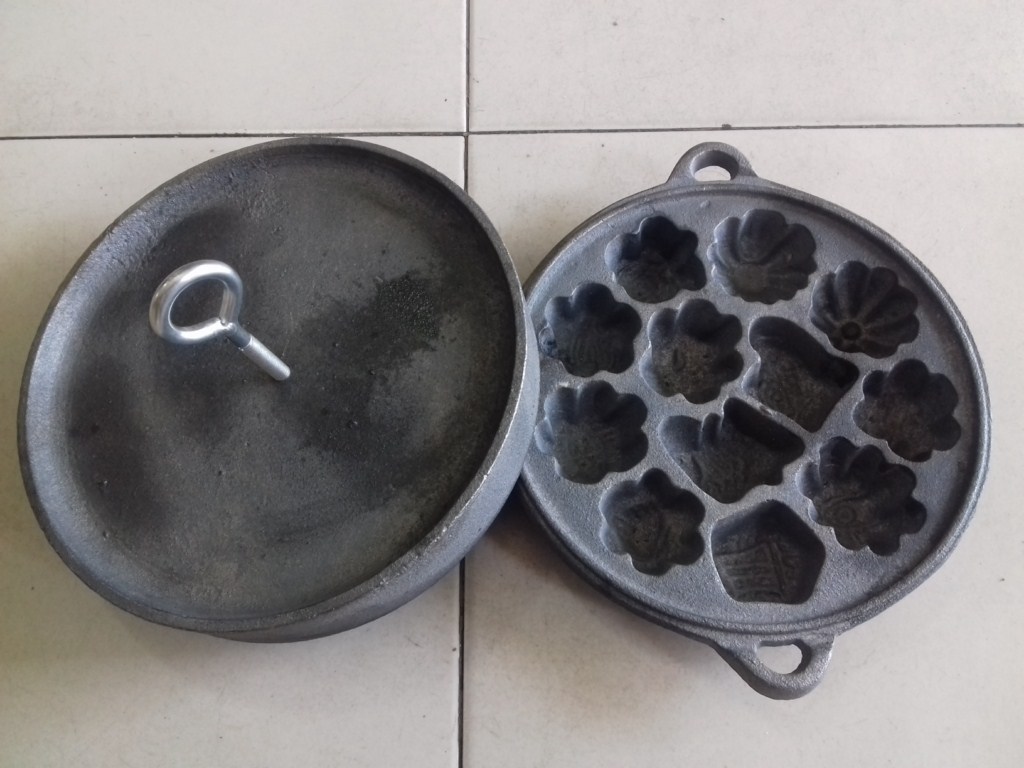 Khuôn bông lan CT Gang Đen nặng 4kg8 bền bỉ