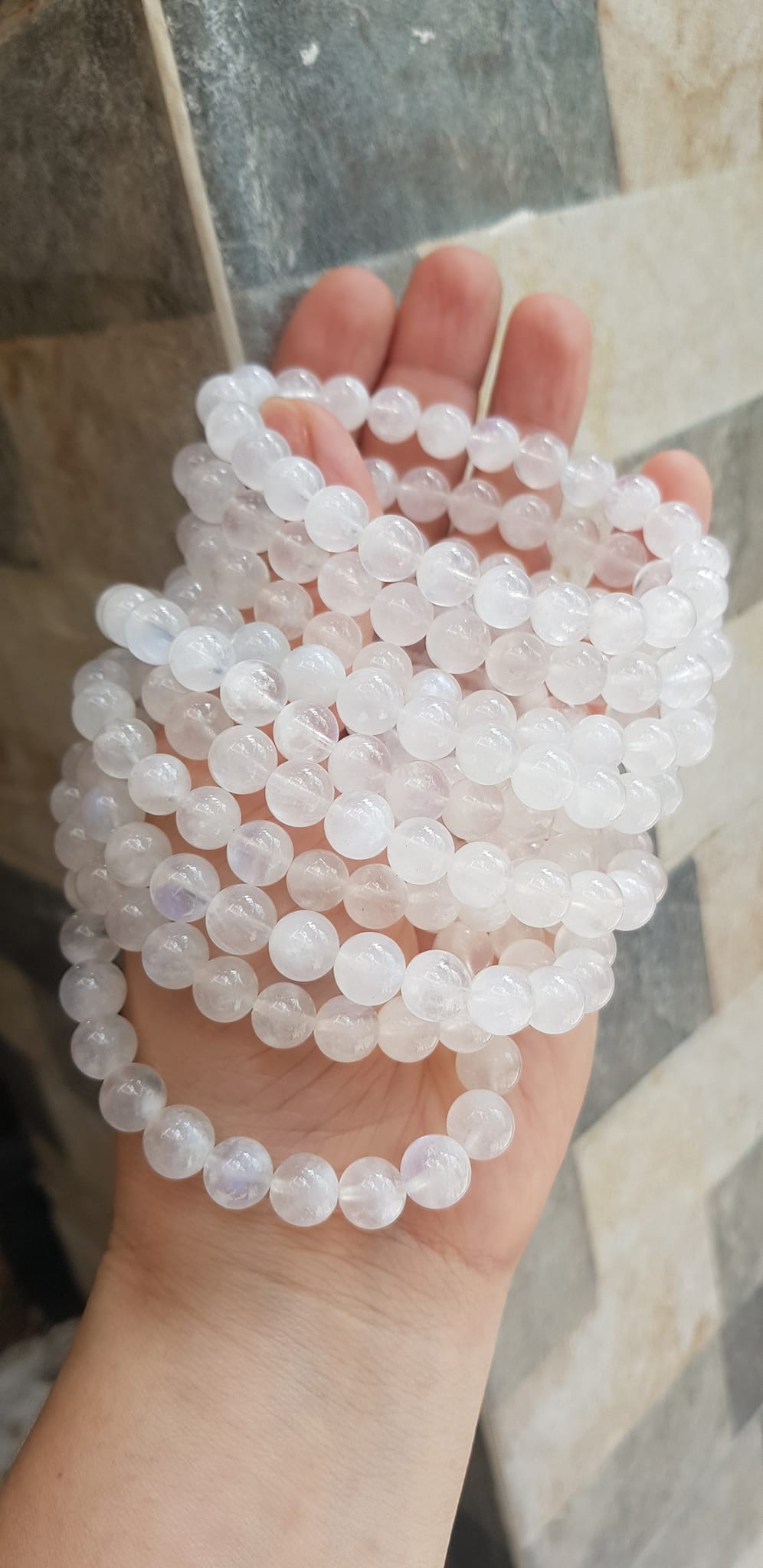 Vòng tay phong thuỷ may mắn moon trắng tự nhiên 8mm hay đá ánh trăng trắng trong bóng đẹp size vòng hạt 8mm màu trắng trong sáng tươi đẹp chuẩn hợp nữ mệnh kim mệnh thuỷ đeo ạ