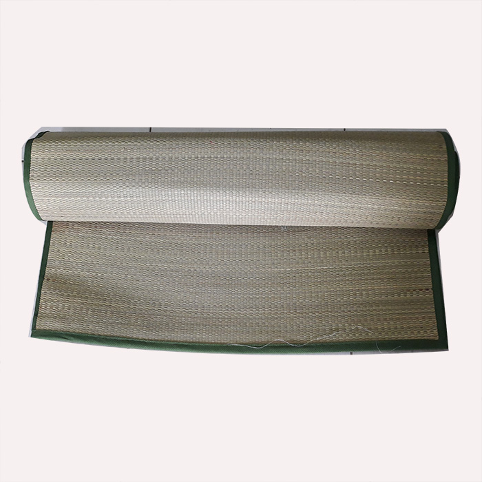 Chiếu cói sợi nhỏ Thái Bình viền vải, kích thước 1.9m x 1,8m