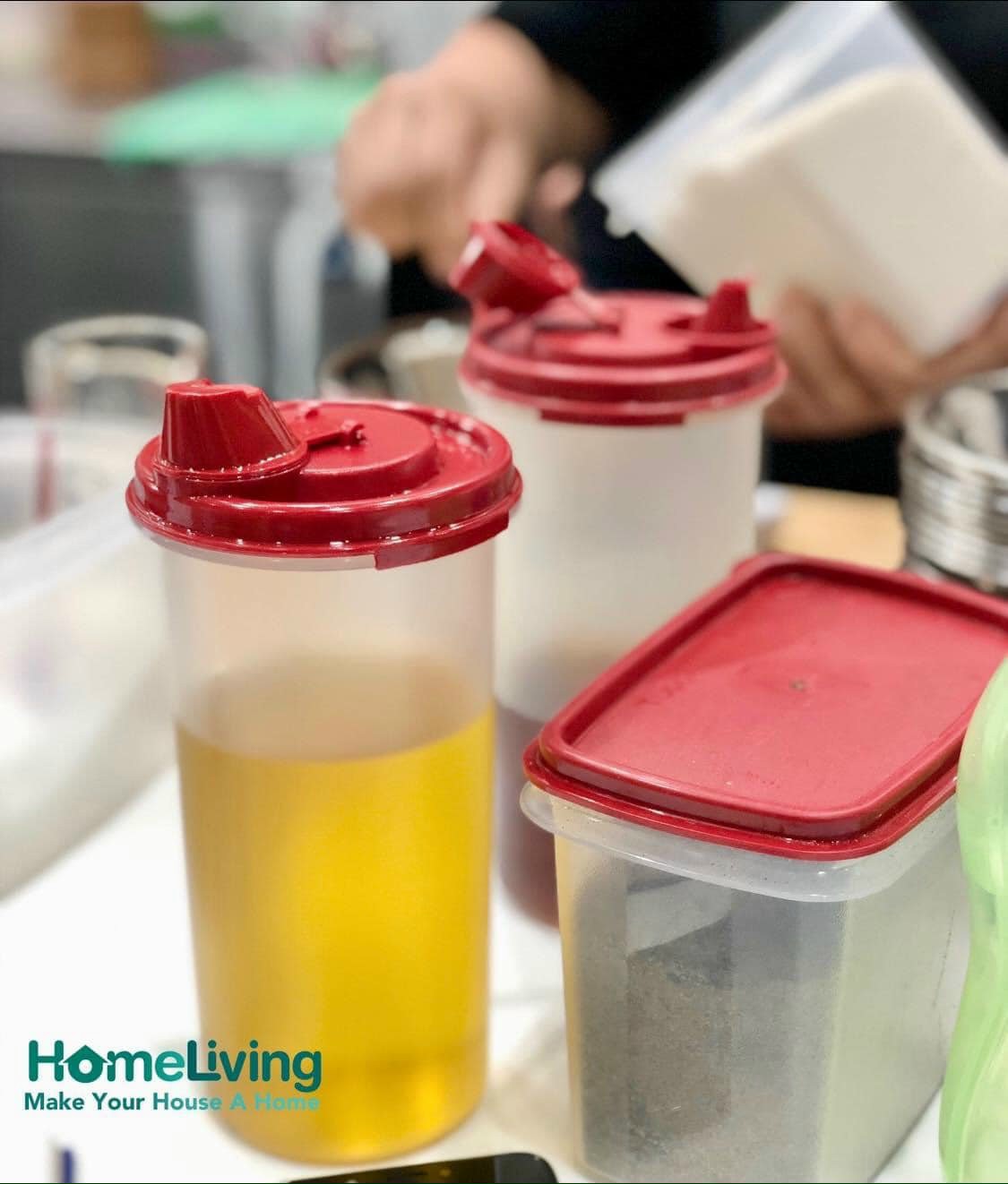 Bộ 2 Bình Dầu Tupperware Stor N Pour 650ml