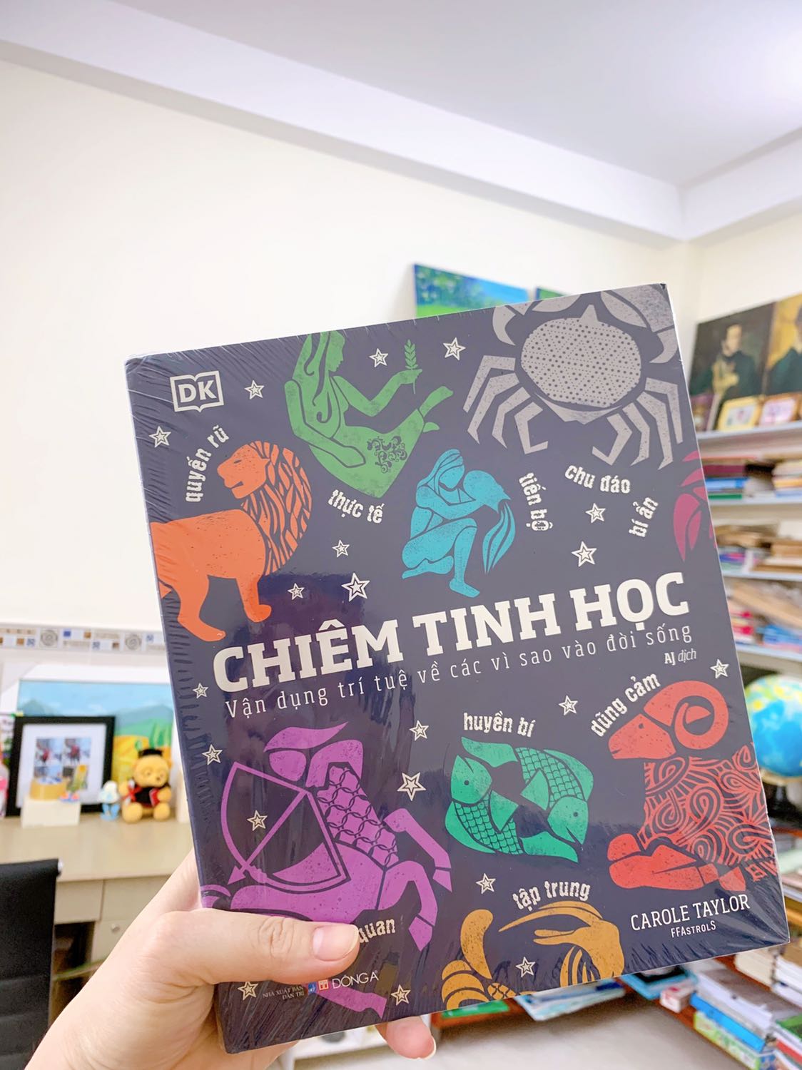 Combo 2 Cuốn Sách Về Chiêm Tinh Học: Chiêm Tinh Học - Vận Dụng Trí Tuệ Về Các Vì Sao Vào Đời Sống + Chiêm Tinh Học For Dummies (Tặng Kèm Bookmark Bamboo Books)