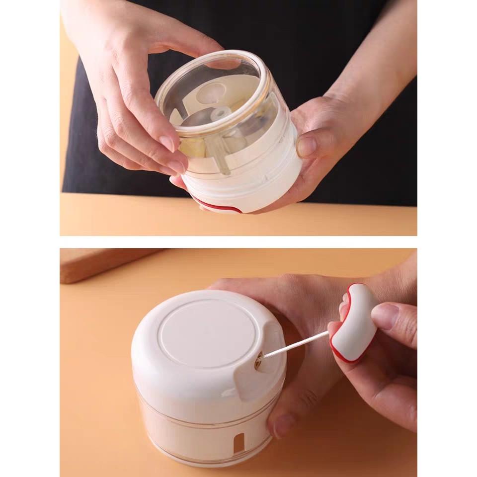 Dụng cụ xay gia vị cầm tay