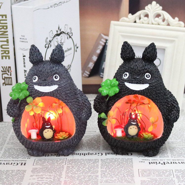Tượng totoro trang trí có đèn phát sáng