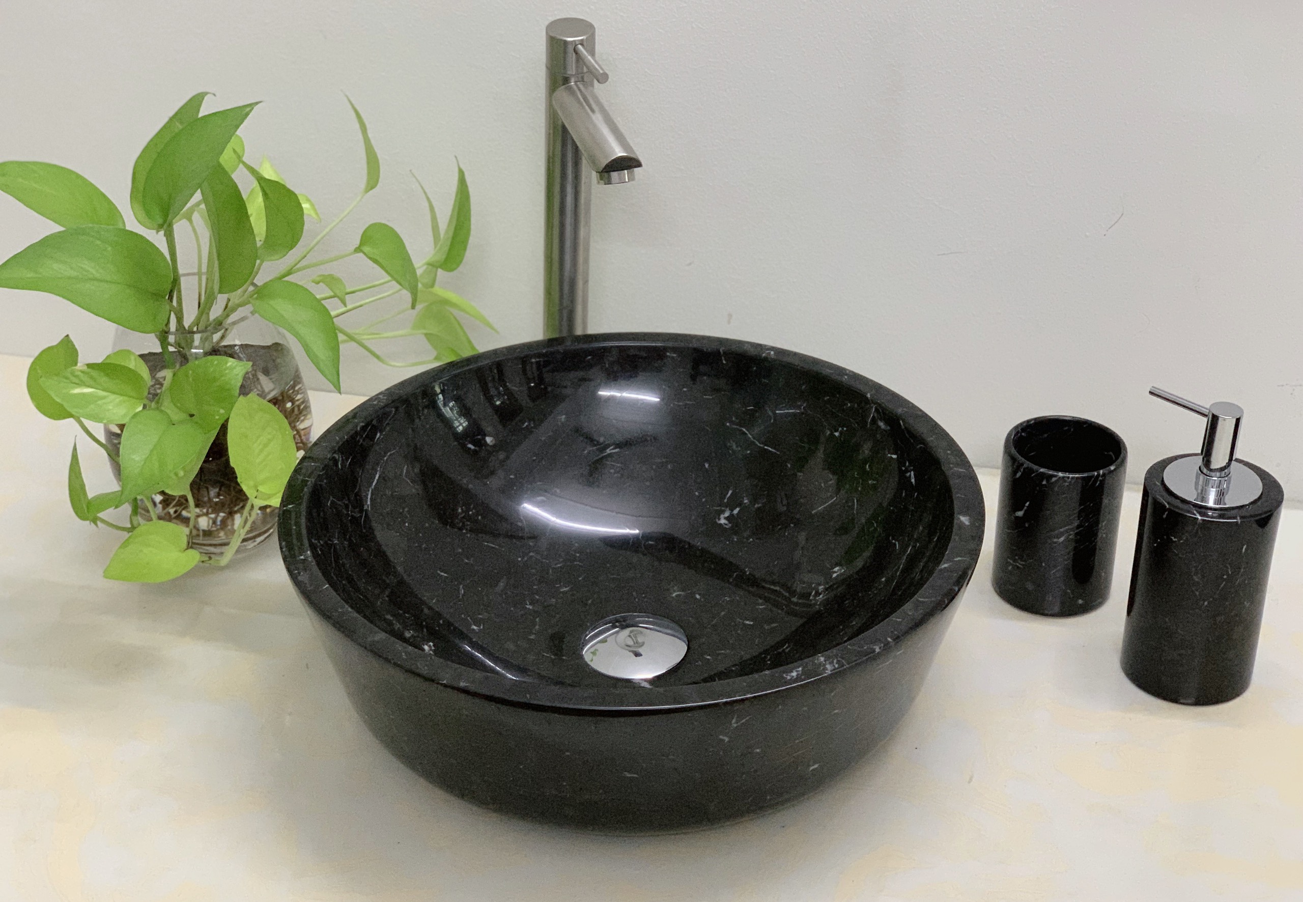 Chậu rửa mặt lavabo đá tự nhiên đen ý tròn dày BST28