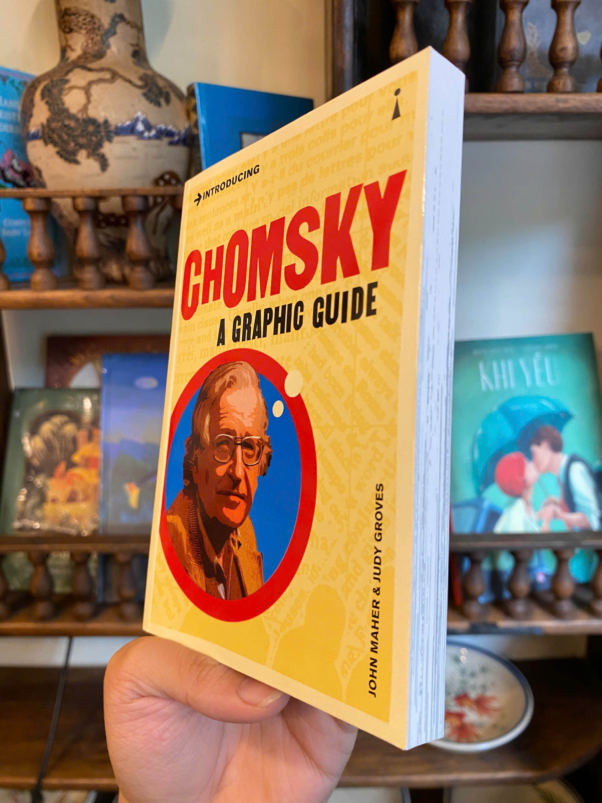 Sách - Introducing Chomsky: A Graphic Guide by John Maher | Philosophy Nonfiction / Ngoại văn