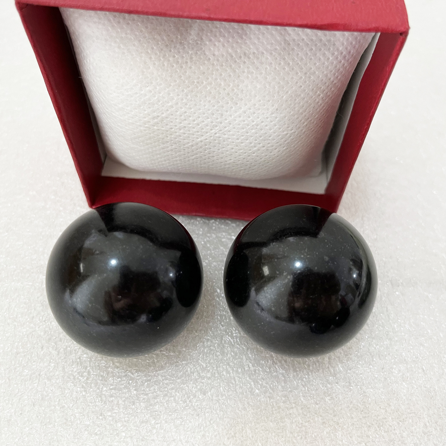 Bi lăn tay một cặp Onyx đen tự nhiên đá tự nhiên khai thác tại Việt Nam