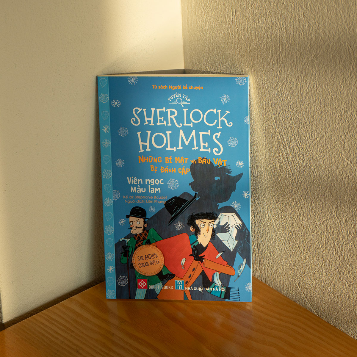 Tuyển tập Sherlock Holmes - Những bí mật và báu vật bị đánh cắp- Viên ngọc màu lam