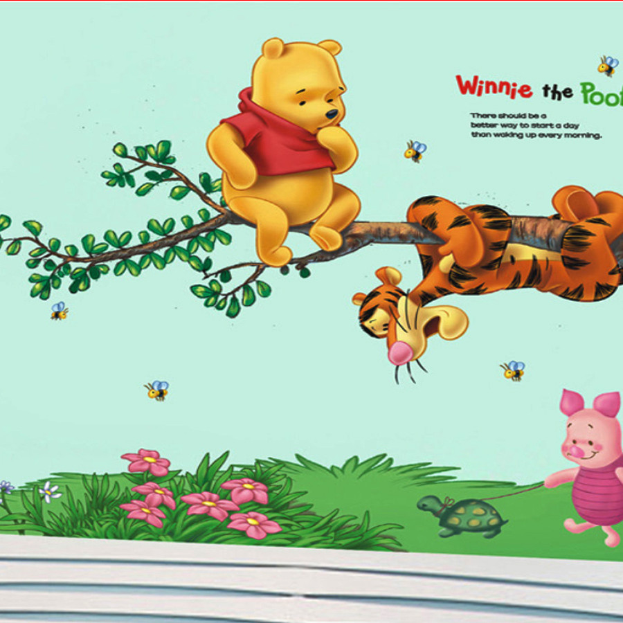 DECAL DÁN TƯỜNG GẤU POOH VÀ TIGER TRÈO CÂY TÌM MẬT