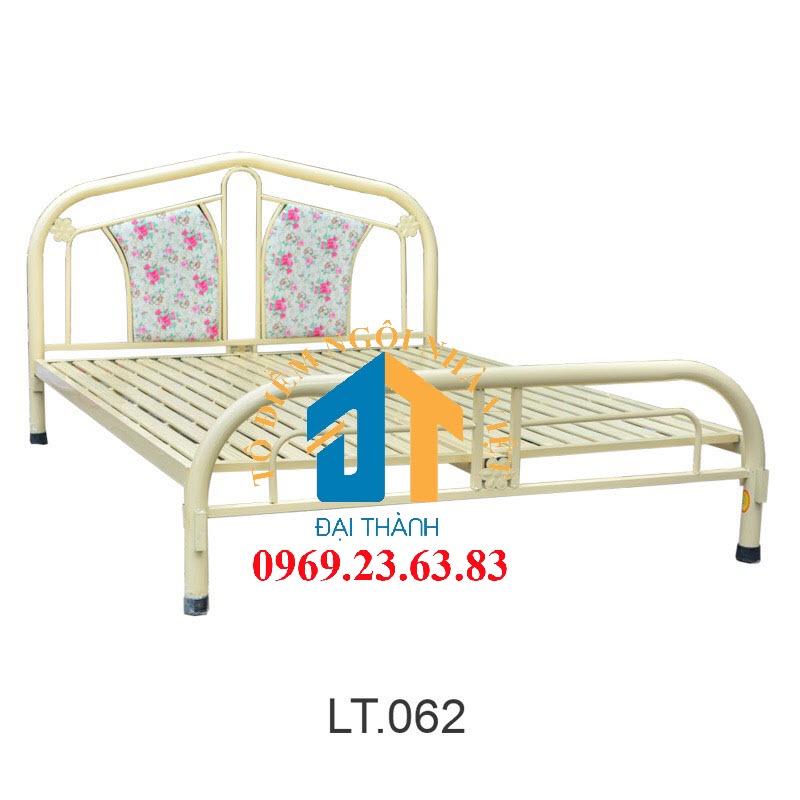 Giường sắt kích thước ngang 1M8 dài 2M – GS40 mẫu đơn giản, tiện dụng, dễ dàng tháo ráp di chuyển.