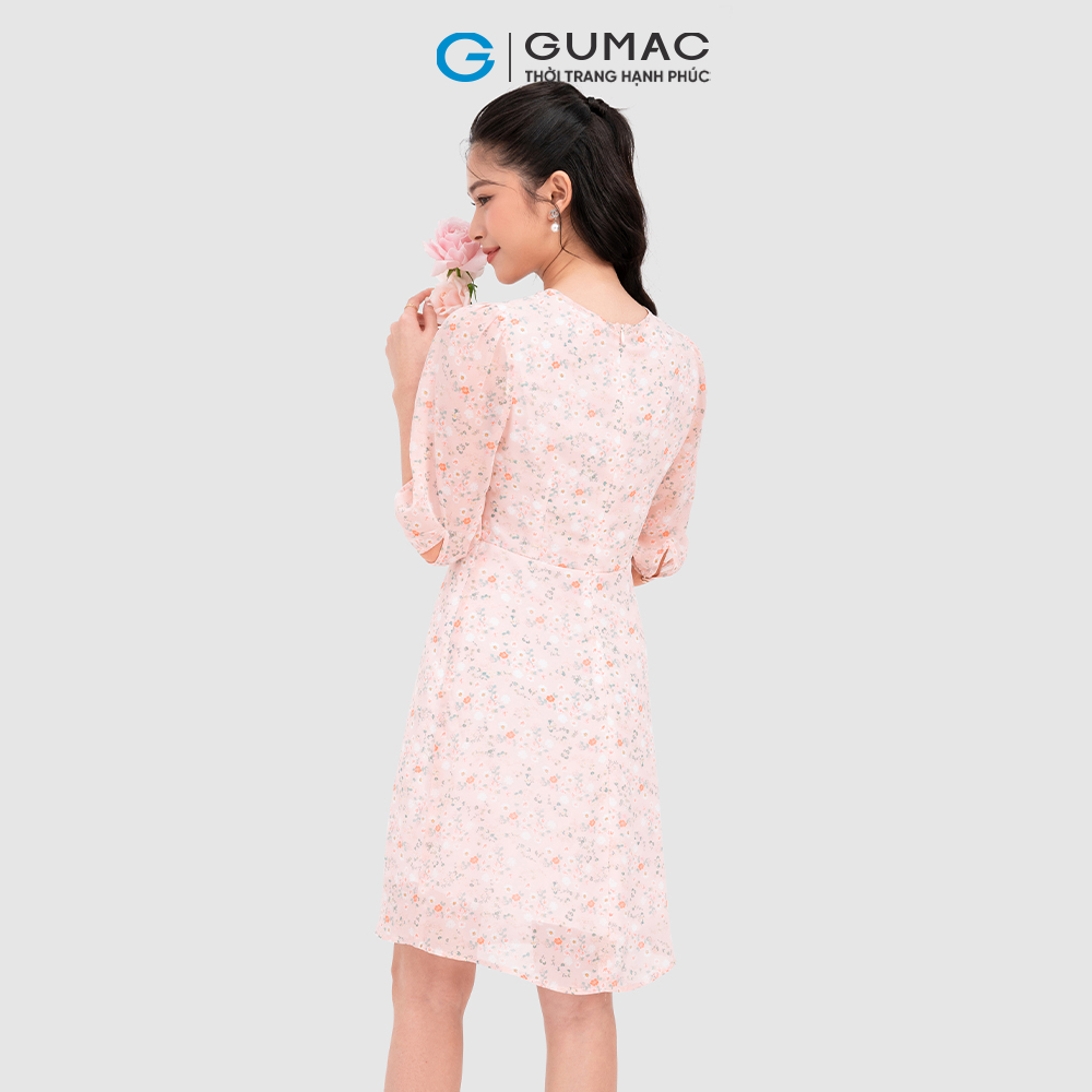 Đầm cổ xẻ GUMAC DC11082 hoa nhí đính nút nữ tính