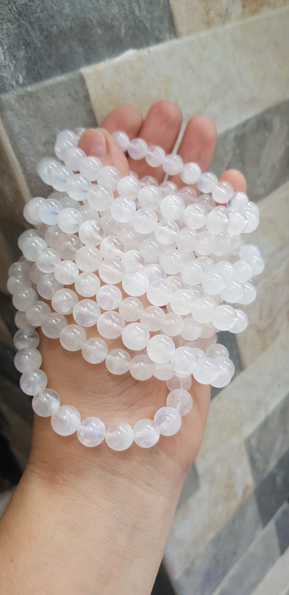 Vòng tay phong thuỷ may mắn moon trắng tự nhiên 8mm hay đá ánh trăng trắng trong bóng đẹp size vòng hạt 8mm màu trắng trong sáng tươi đẹp chuẩn hợp nữ mệnh kim mệnh thuỷ đeo ạ