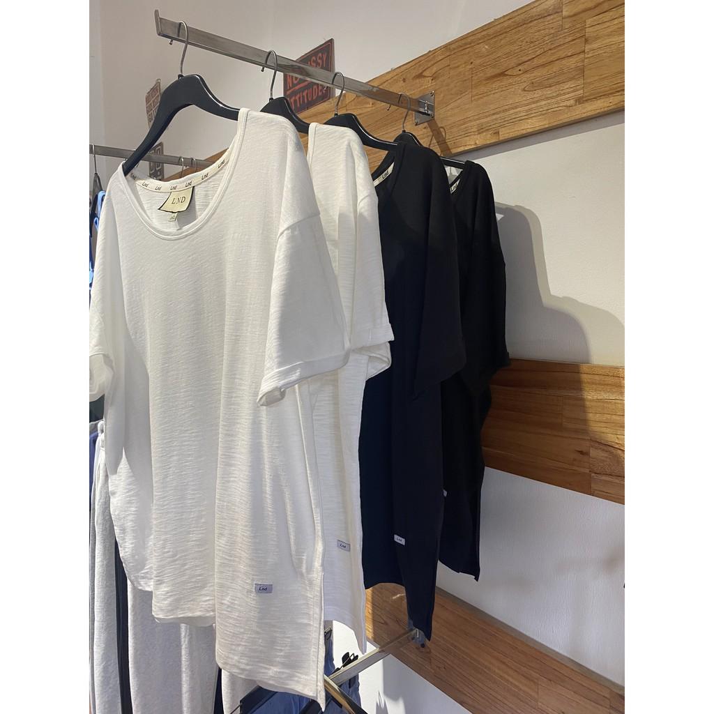 Áo thun trơn xẻ tà đen trắng đơn giản Sheera T-shirt Lnd