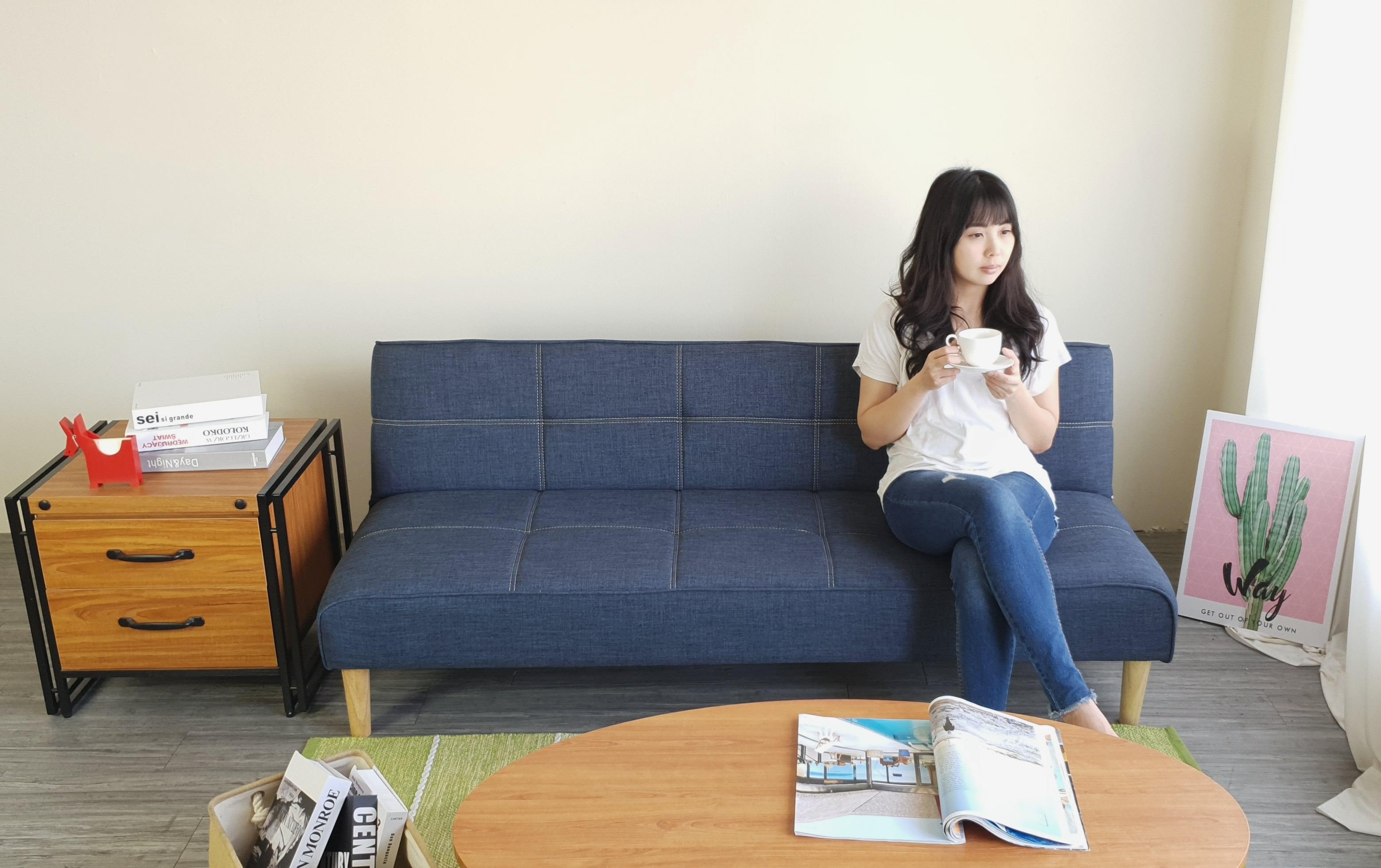 Sofa bed 3 trong 1 Juno sofa chân gỗ màu xanh dương đậm