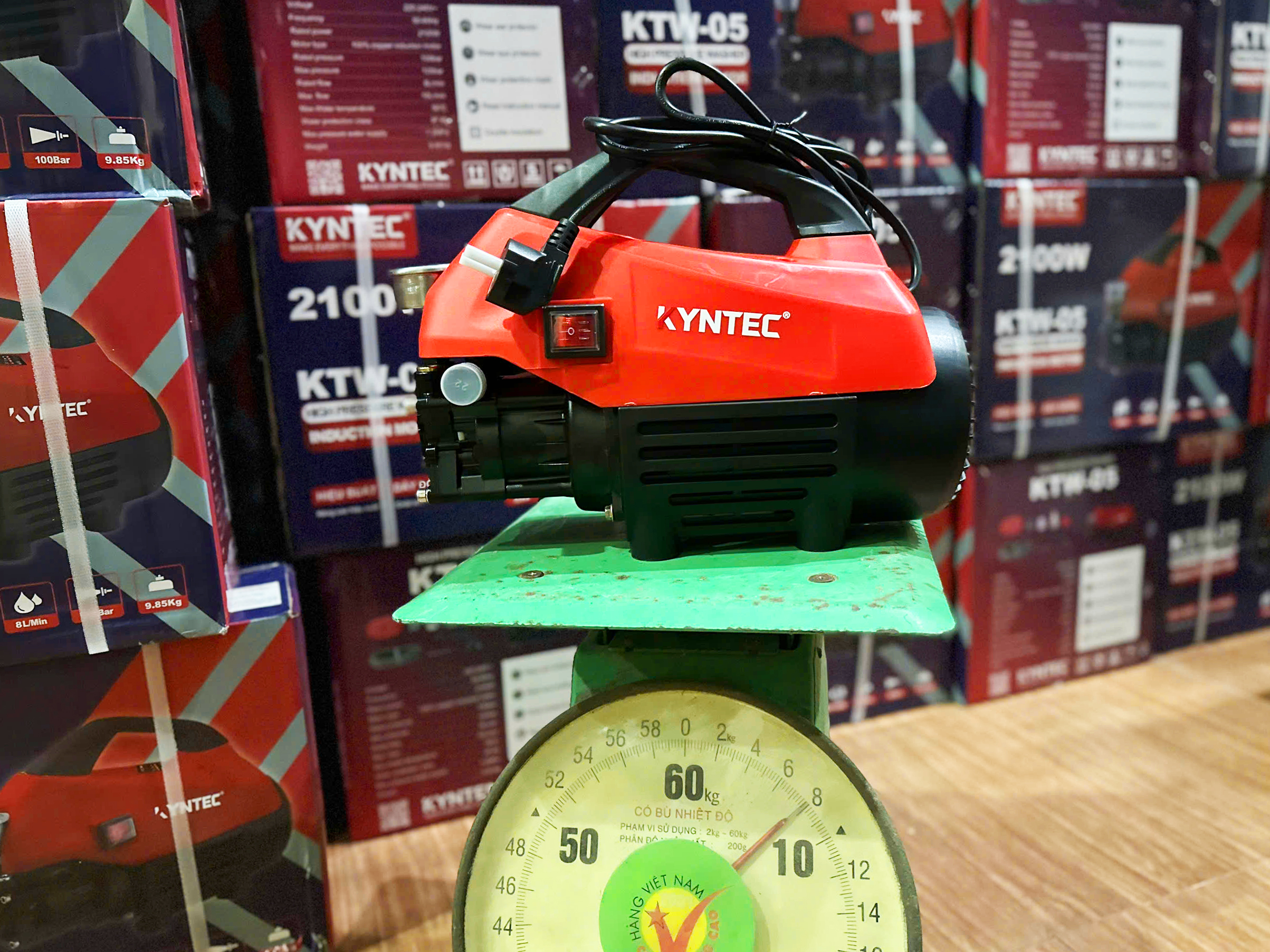 Máy rửa xe áp lực cao nhập khẩu chính hãng Kynko Kyntec KTW - 05 siêu bền