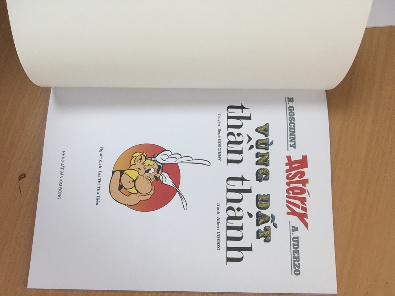 ASTÉRIX - VÙNG ĐẤT THẦN THÁNH