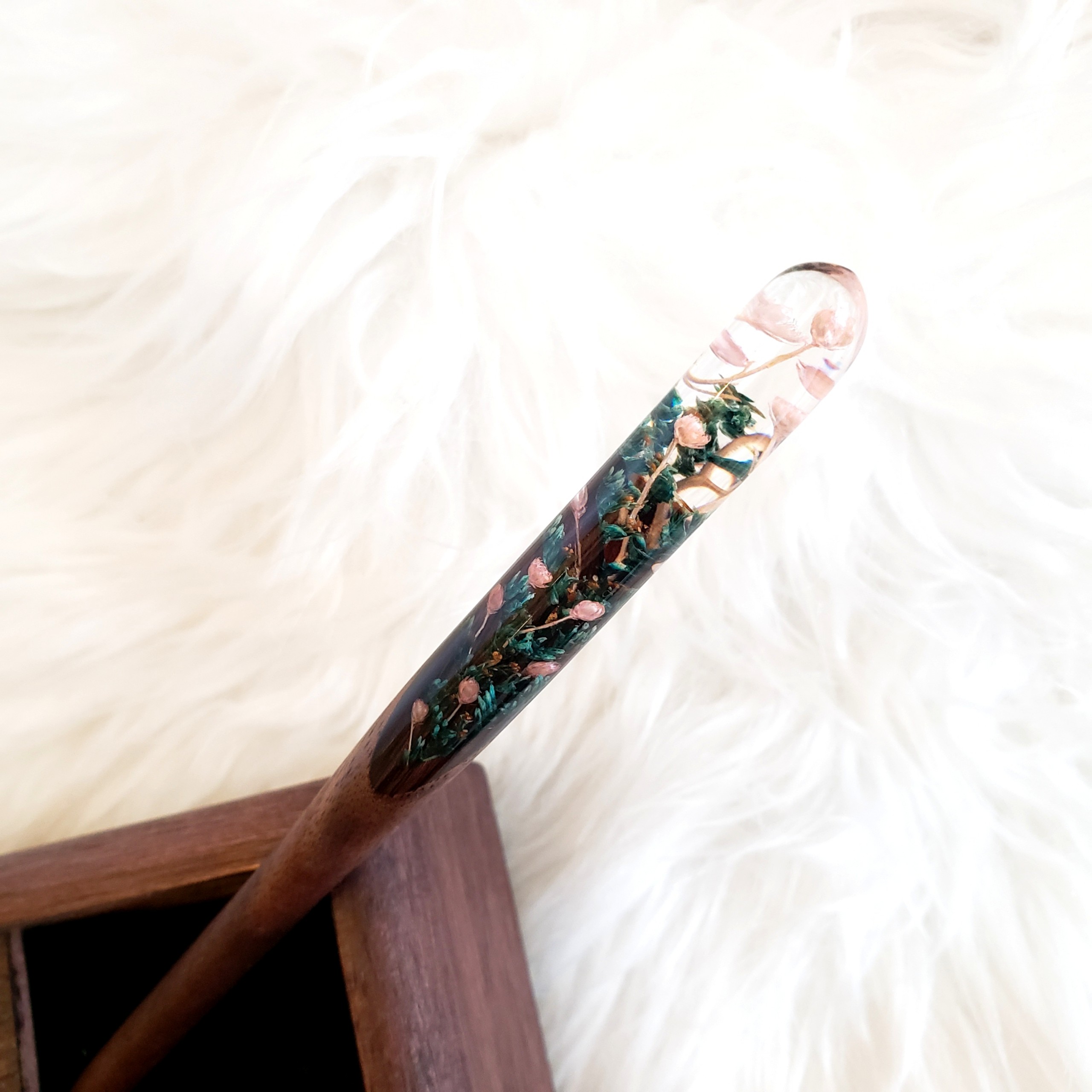 TRÂM CÀI TÓC GỖ - RESIN &amp; BABYGROOM