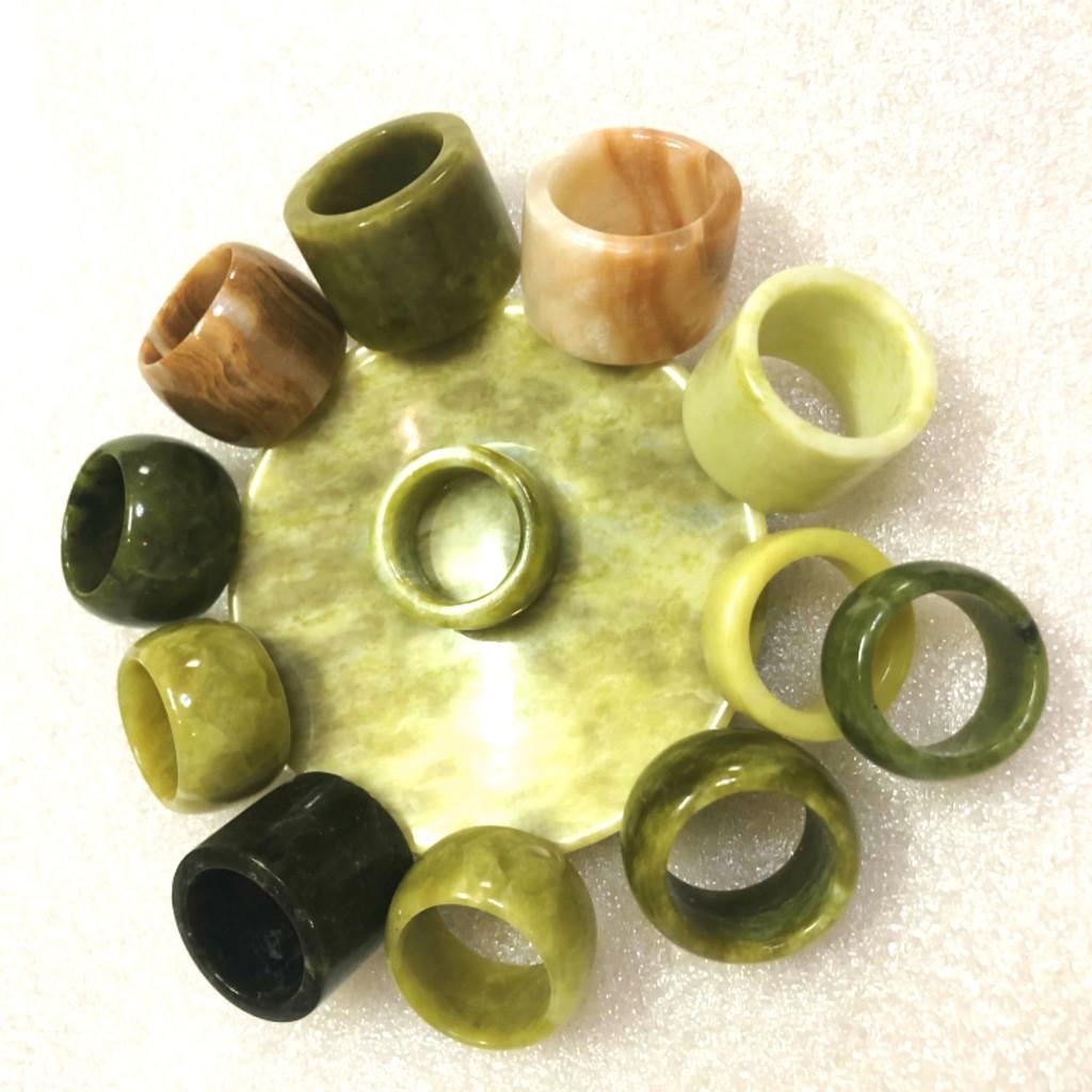 Nhẫn nam ngọc của Việt Nam nhiều kích thước và nhiều màu cho các mệnh Kim Mộc Thủy Hỏa Thổ