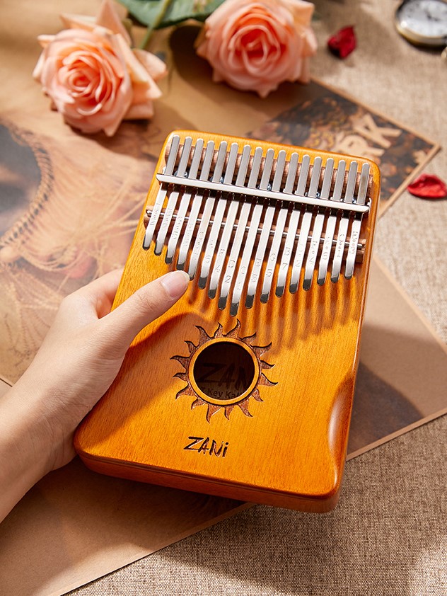 ĐÀN KALIMBA HOA VĂN MẶT TRỜI LOẠI 17 VÀ 21 PHÍM CÓ KHẮC NỐT SẴN, ÂM THANH HAY, ĐẦY ĐỦ PHỤ KIỆN ĐI KÈM