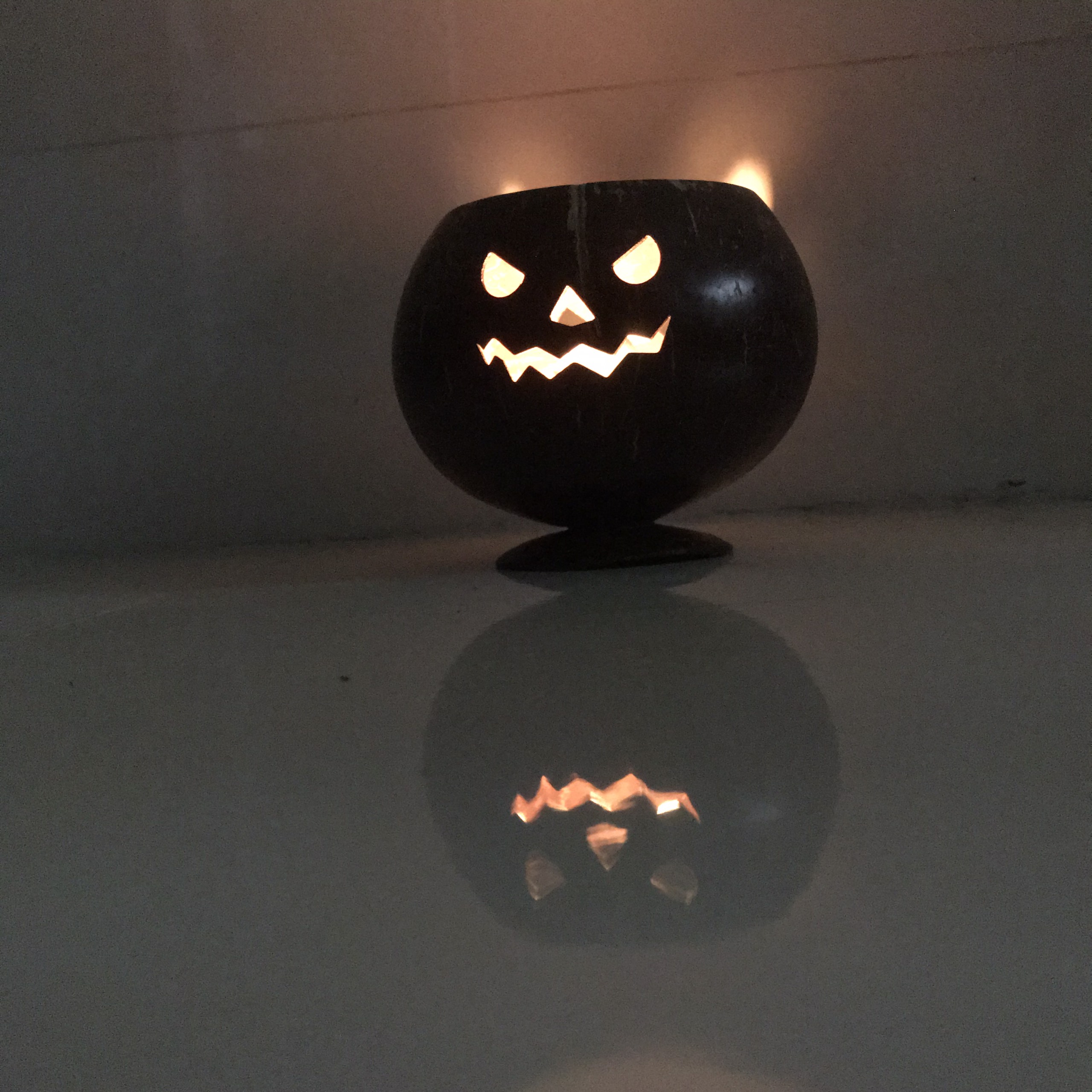 Giỏ đựng kẹo , đựng nến bằng gáo dừa Smile Decor hình bí ngô trang trí Halloween (kèm nến) - Pumpkin Halloween lantern