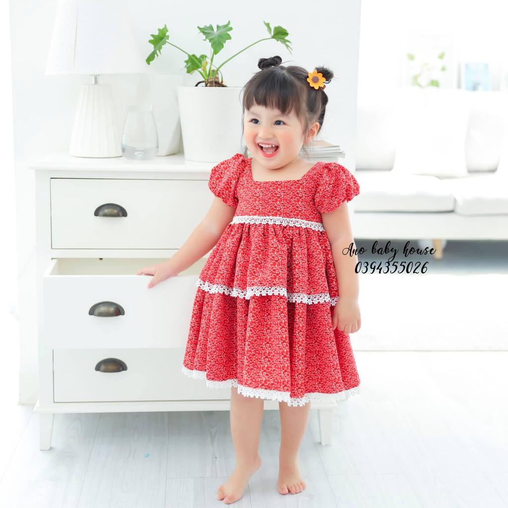Váy hoa đỏ tầng