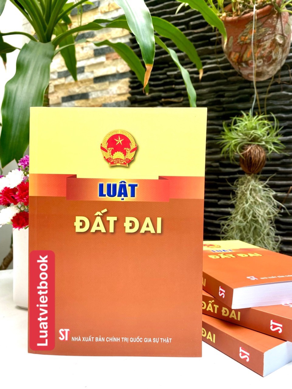 Combo 3 cuốn : Luật Đất Đai ( Sửa Đổi, Bổ Sung Năm 2024 )- Luật Nhà Ở Năm 2023 ( Sửa Đổi, Bổ Sung Năm 2024 )- Luật Kinh Doanh Bất Động Sản Năm 2023( Sửa Đổi, Bổ Sung Năm 2024 )