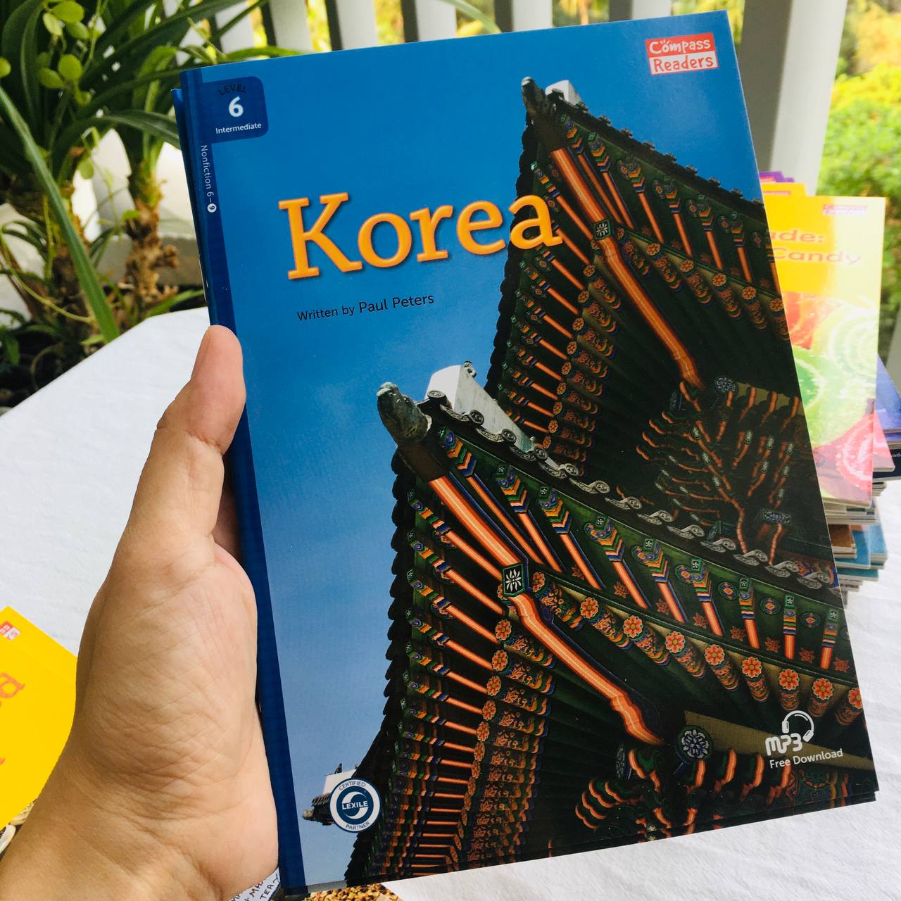 Korea - Leveled Reader with Downloadable Audio - Free Audio - Sách chuẩn nhập khẩu từ NXB Compass