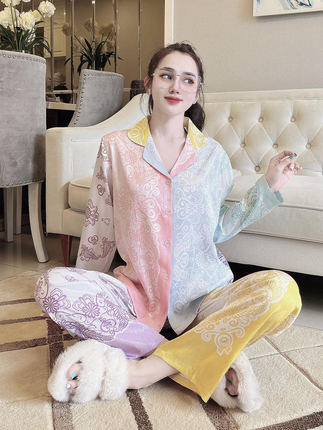 Đồ nữ bộ pijama lụa xước vân gỗ tay dài quần dài hoạ tiết thiết kế mặc nhà sang trọng size M