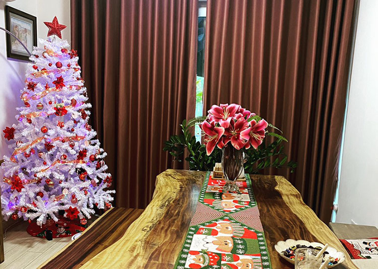 Cây thông noel màu trắng  - Cây thông noel đẹp - Tán dày và đều, cây thông chắc chắn, dể tháo lắp