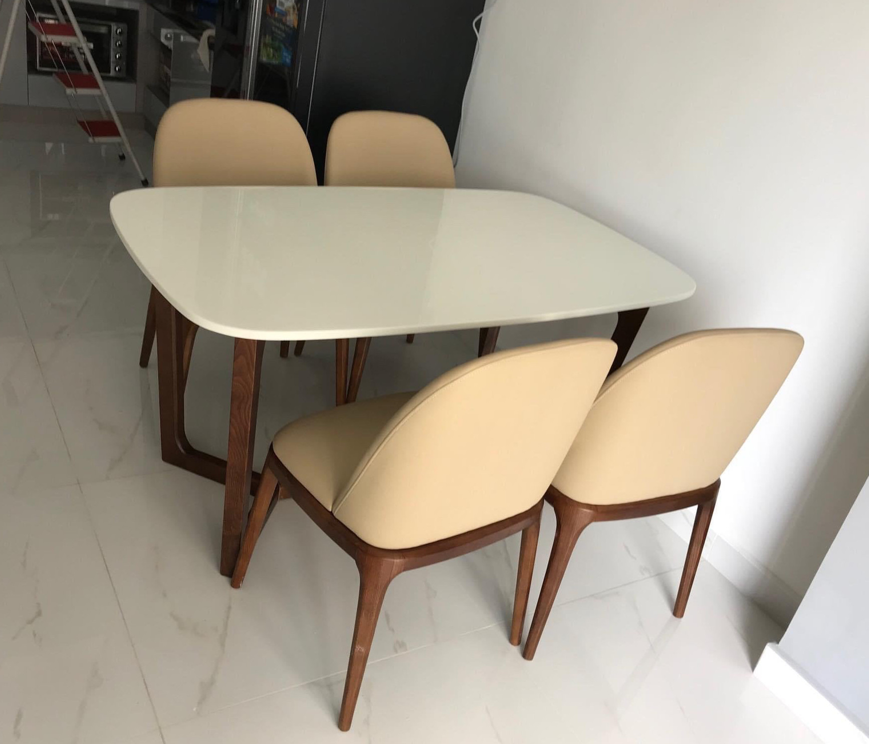 Bộ bàn Concorde + 4 ghế Grace không tay