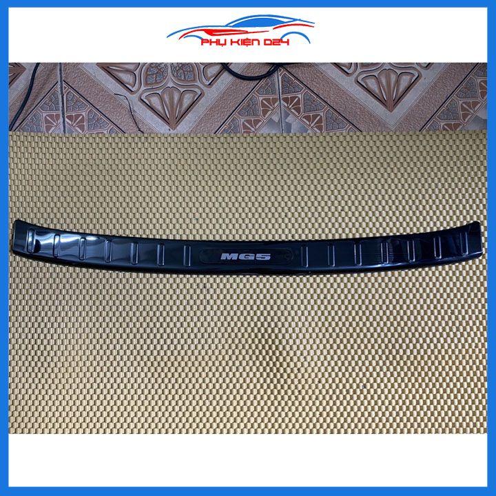 Ốp chống trầy cốp ngoài MG5 2021-2022-2023 vân titan bảo vệ trang trí xe