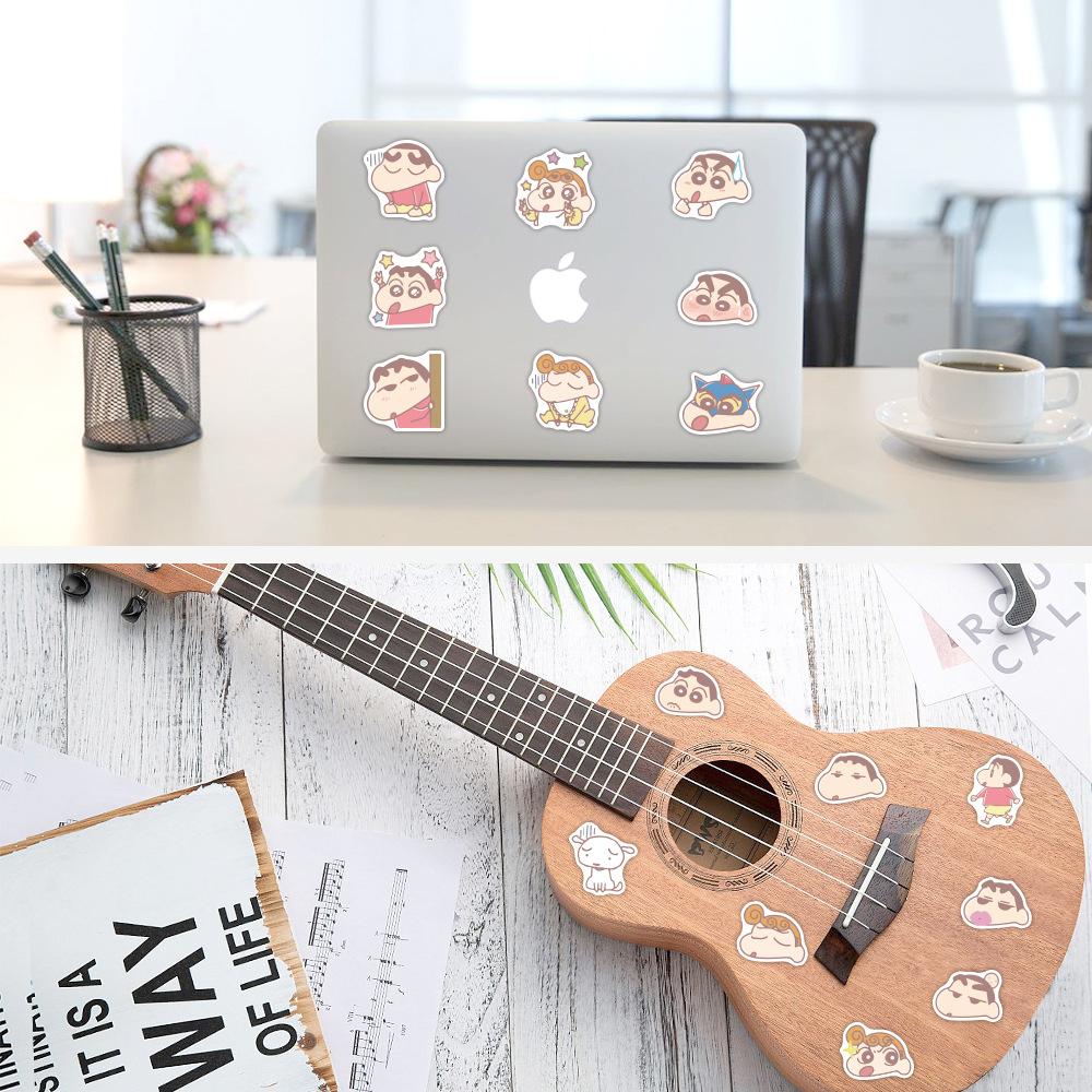 Sticker SHIN CẬU BÉ BÚT CHÌ PASTEL trang trí mũ bảo hiểm,guitar,ukulele,điện thoại,sổ tay,laptop-mẫu S134