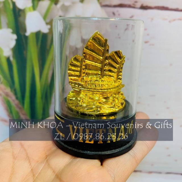 Mô Hình Tượng Thiếu Nữ Áo Dài Việt Nam Mạ Vàng Đựng Trong Hộp Kính