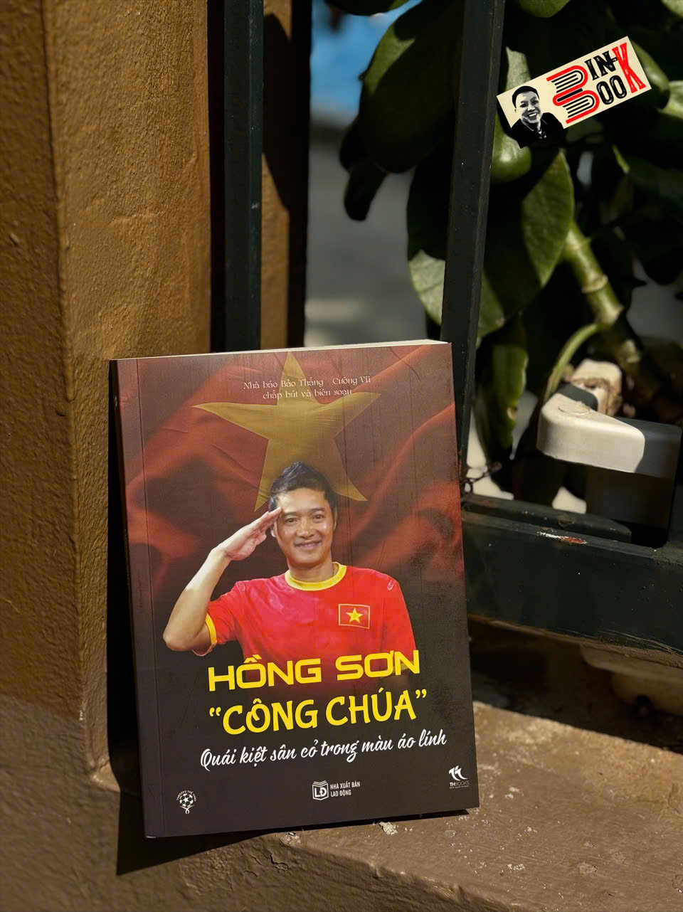 HỒNG SƠN &quot;CÔNG CHÚA&quot; - Quái Kiệt Sân Cỏ Trong Màu Áo Lính - Nhà báo Bảo Thắng - Cường Vũ chấp bút và biên soạn - TH Books