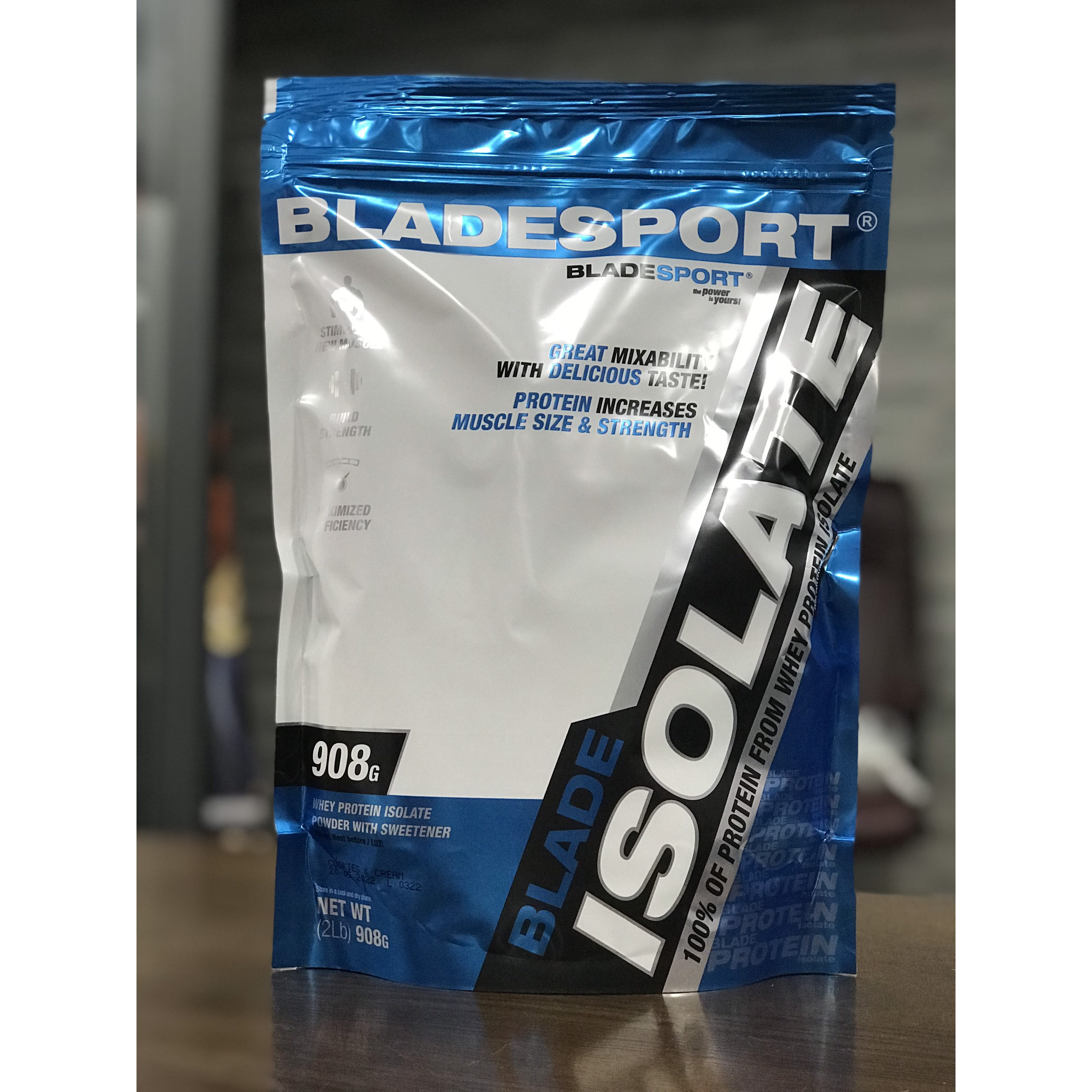 Sữa Tăng Cơ Blade Isolate 908g (2Lbs) – Hương vị Cookie &amp; Creams - Protein tinh khiết hấp thụ nhanh – Hỗ trợ phục hồi, phát triển cơ bắp cho người chơi thể hình và thể thao – Thương hiệu Châu Âu - Hàng chính hãng