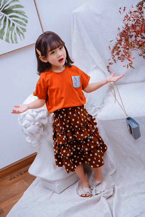 Set áo cam đất xẻ lưng và chân váy tầng chấm bi Quảng Châu 28 đến 38 kg cho bé gái 02587