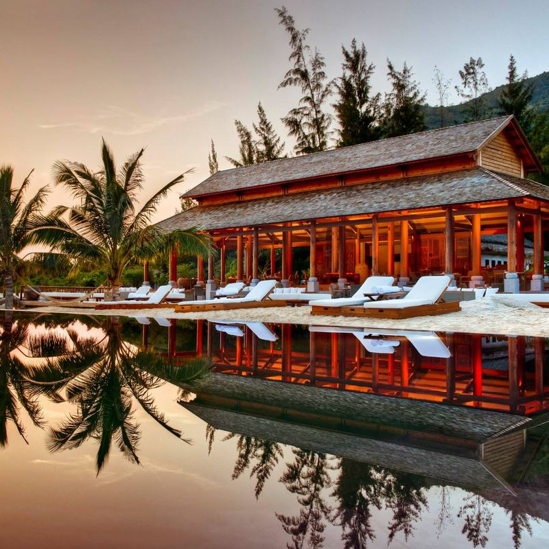 L'Alya Ninh Vân Bay 5*. Trọn gói nghỉ dưỡng 4N3D. Bao Gồm Full Bữa Ăn Hằng Ngày. Dịch vụ Cano Đón Tiễn.  Miễn Phí Trà Chiều & Trái Cây Tươi. Cùng Nhiều Tiện Ích Hấp Dẫn.