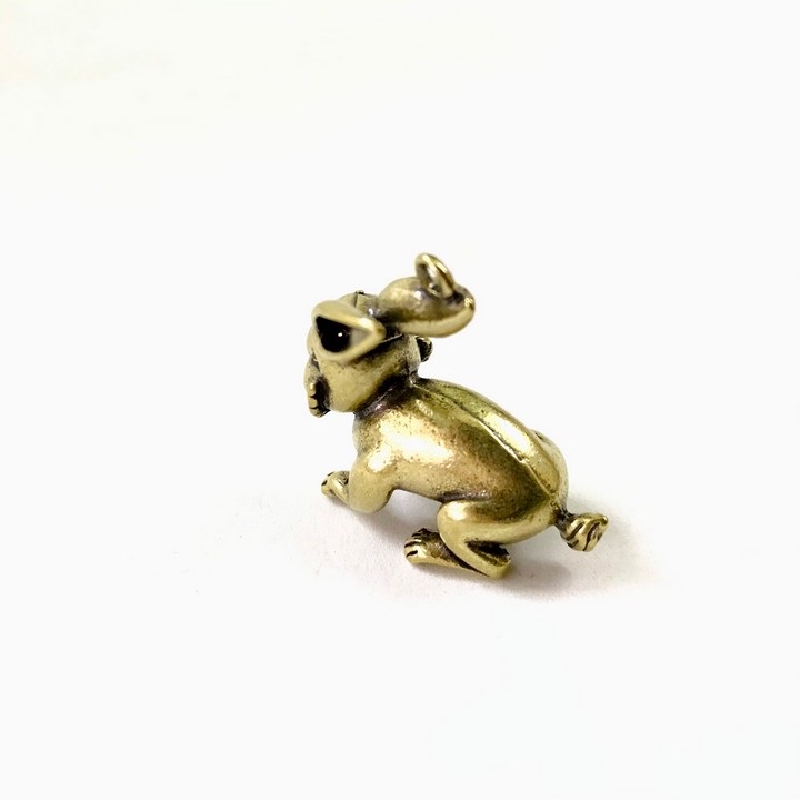 Móc Khóa Tượng Đồng Con Thỏ có kích thước 2.5 x 1.4 x 2.8cm, màu đồng dùng để làm móc khóa, trưng trên bàn, làm quà tặng lưu niệm - TMT Collection - SP005217