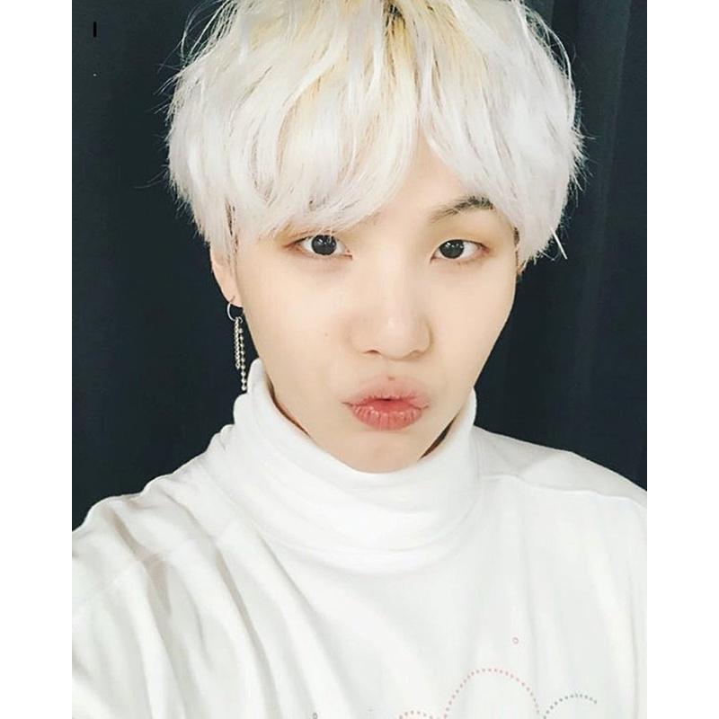 Khuyên tai giống Suga BTS đeo 1 bên