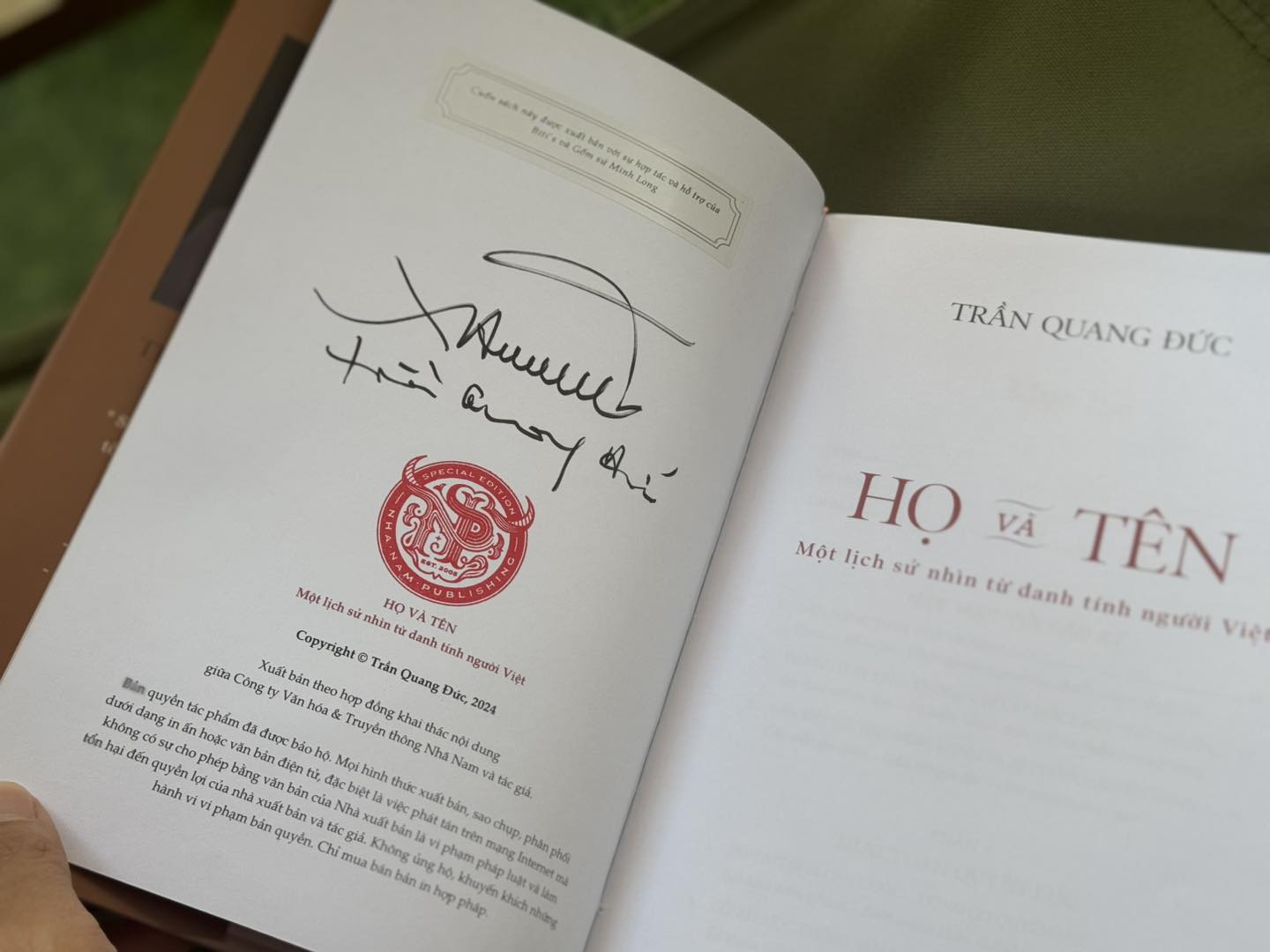 (Bìa cứng, Chữ ký tác giả, In giới hạn 500c) HỌ VÀ TÊN – Một Lịch Sử Nhìn Từ Danh Tính Người Việt – Trần Quang Đức – Nhã Nam