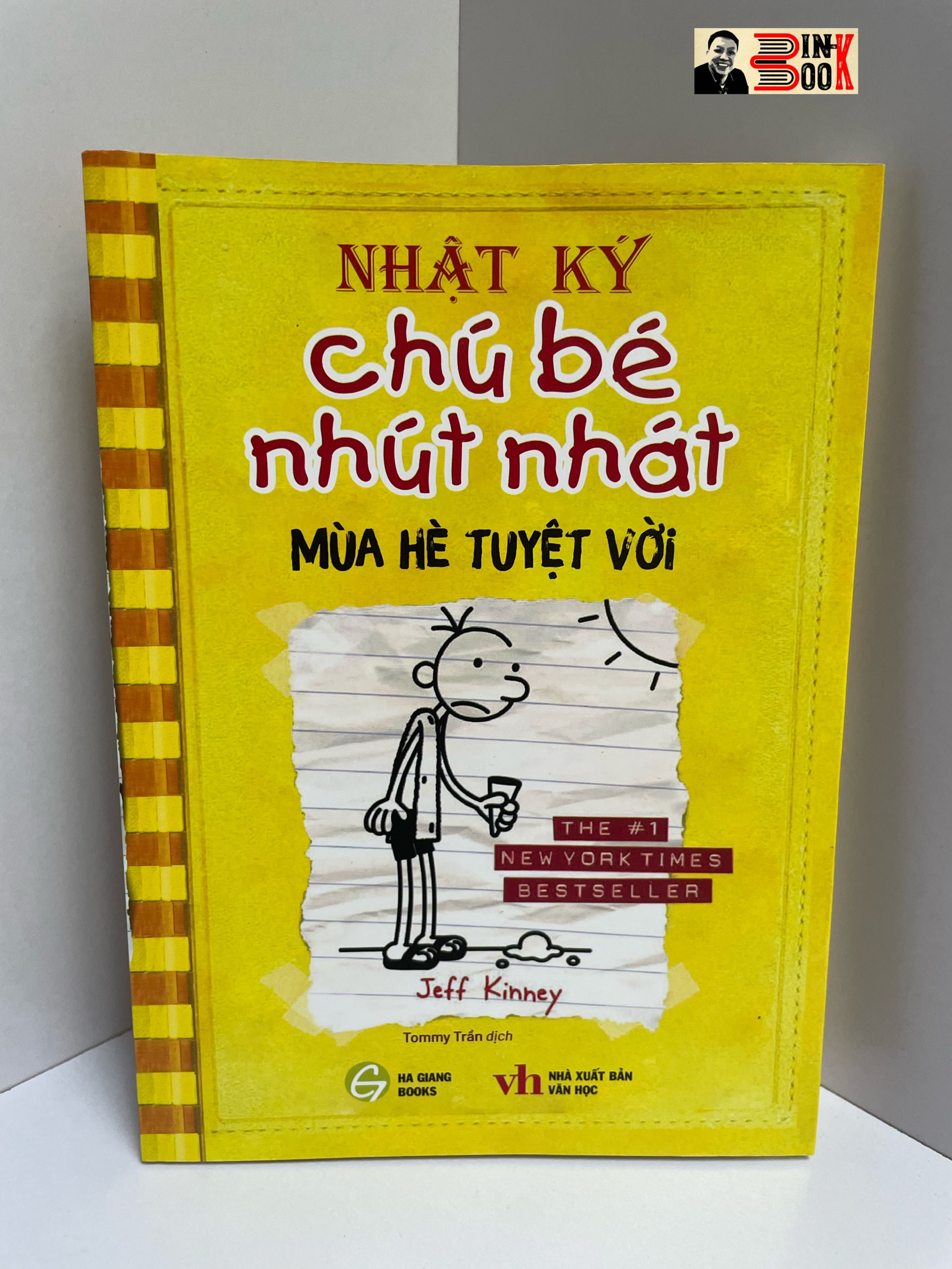 NHẬT KÝ CHÚ BÉ NHÚT NHÁT – MÙA HÈ TUYỆT VỜI - Tiểu thuyết hay nhất thế giới về tuổi thơ suốt 01 năm - #1 Newyork Time Best Seller – Hà Giang Books – NXB Văn Học