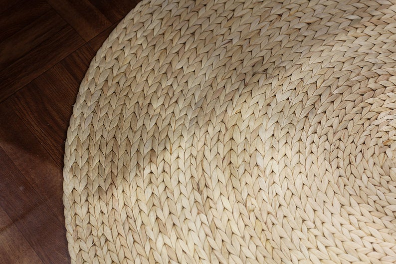 Thảm lót sàn hình tròn bằng lục bình tự nhiên, chụp hình decor D50cm, trang trí phong cách Hàn
