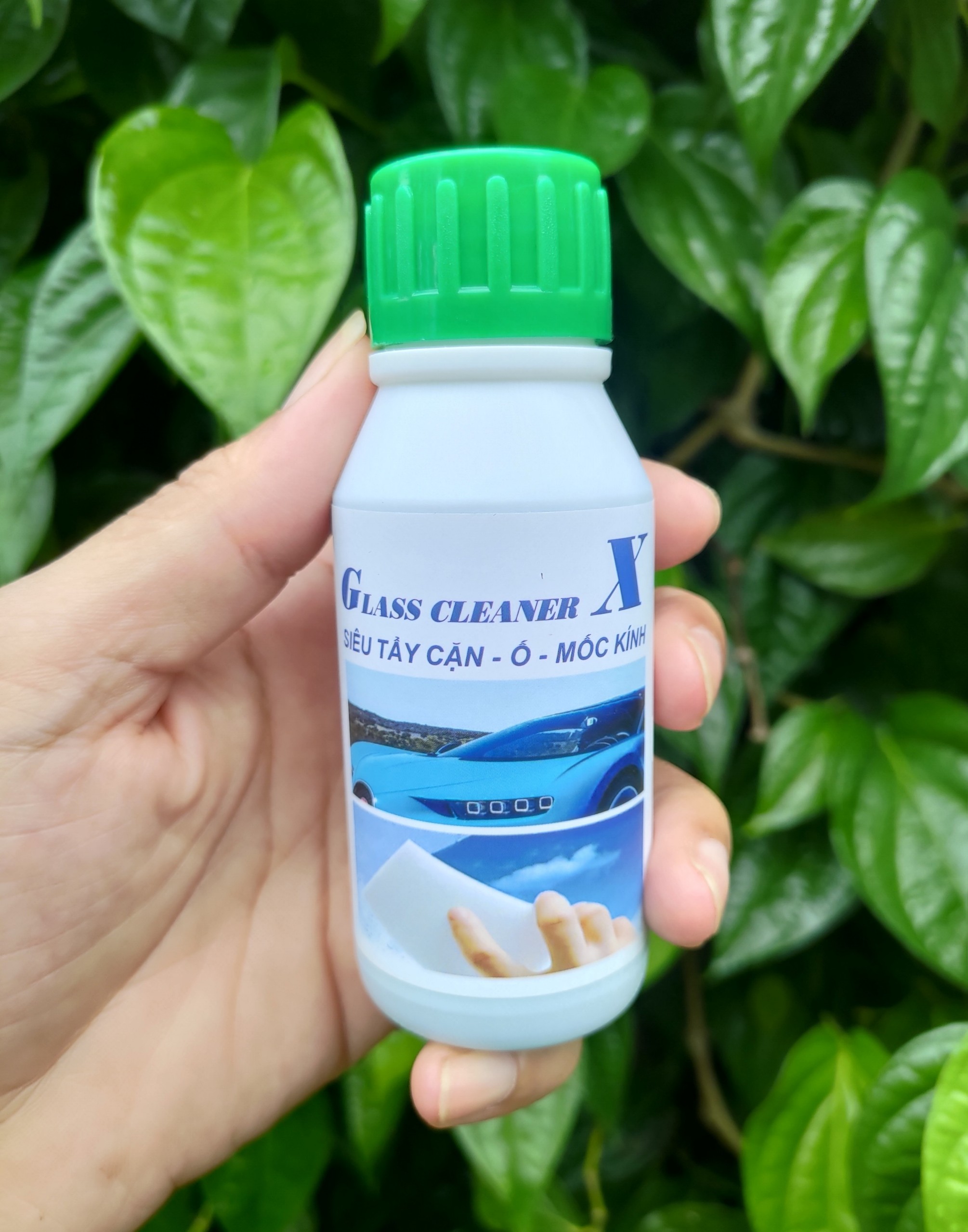 Chai tẩy ố kính ô tô trong sáng như mới, gương kính nhà, vệ sinh làm sạch các vết ố mốc giúp kính bóng loáng