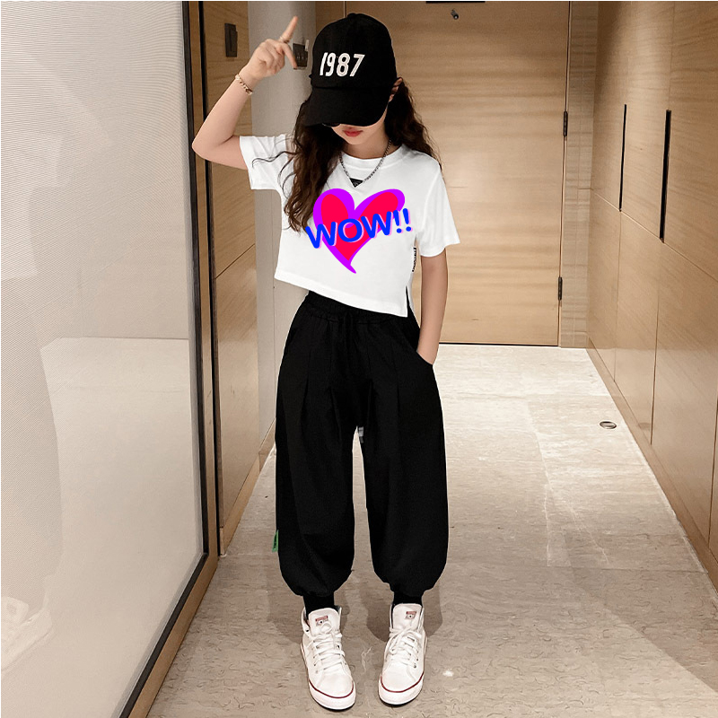 Bộ đồ nhảy bé gái hiphop áo croptop phối quần jogger dây rút, set bộ áo croptop trái tim hồng