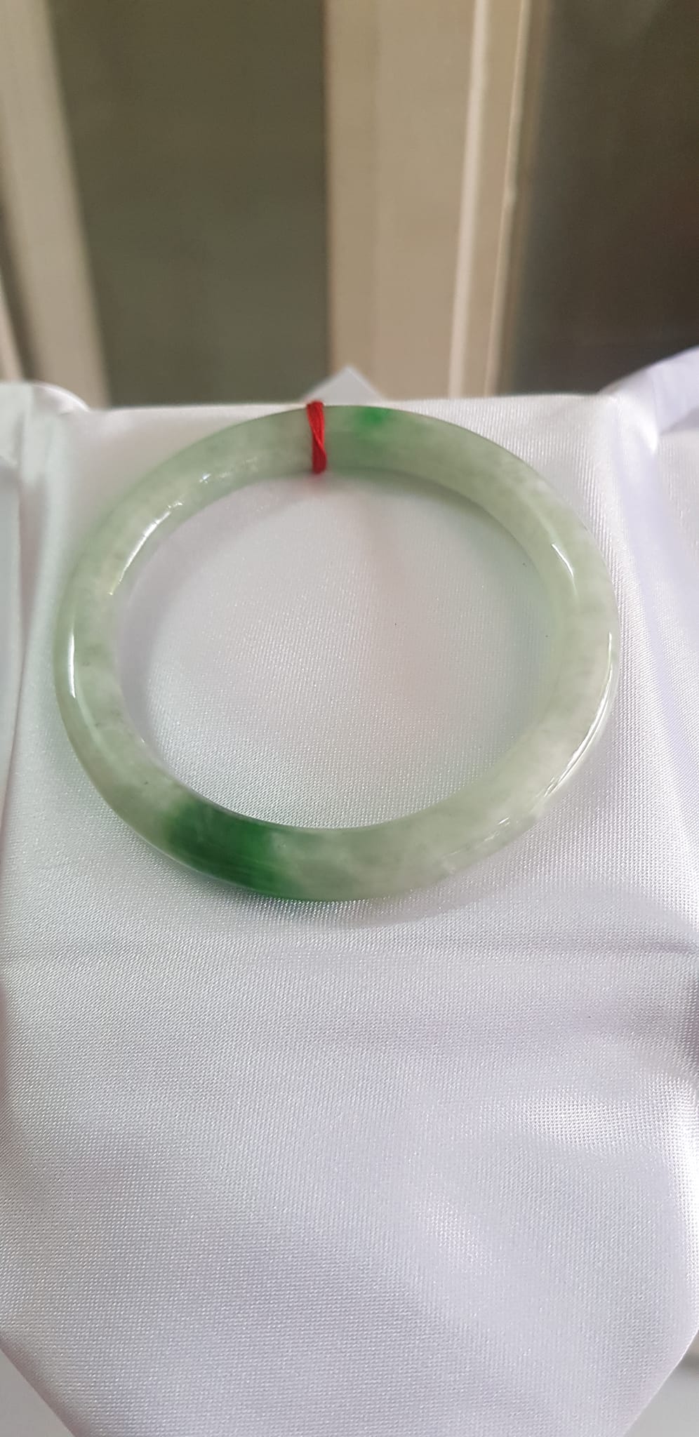 Vòng Cẩm Thạch tự nhiên mới Đậu AS Sao 52mm x cọng 7mm màu trắng bông đậu điểm lý 1 góc đẹp Nữ 50kg - 56kg đeo ạ