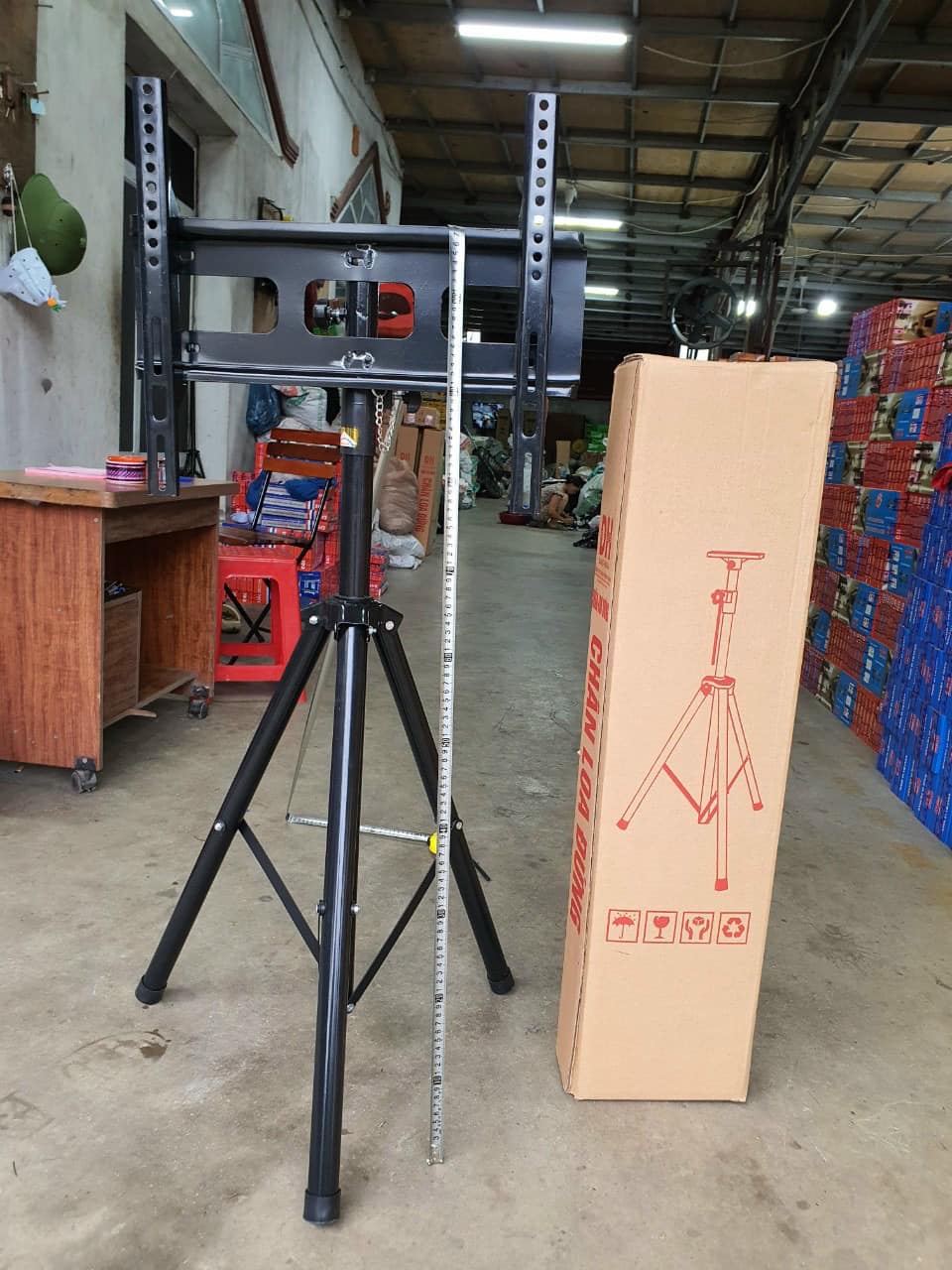 Giá treo Tivi 3 Chân Đứng, Kệ Đỡ Tivi 3 Chân Chắc Chắn, Xoay 360(Hàng Chính Hãng)